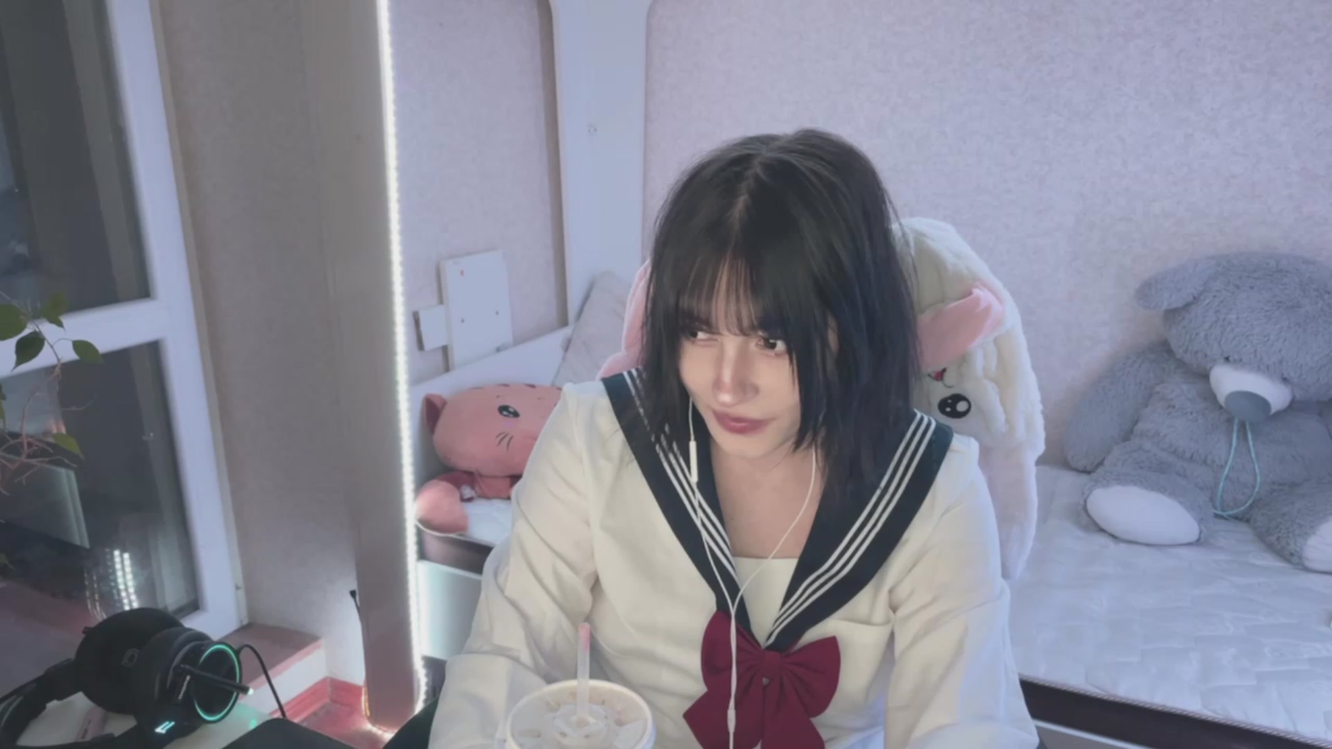 Gallery image thumbnail from Licorice_Alia's myfreecams stream on, 03/17/2023, 22:44 image 19 of 20
