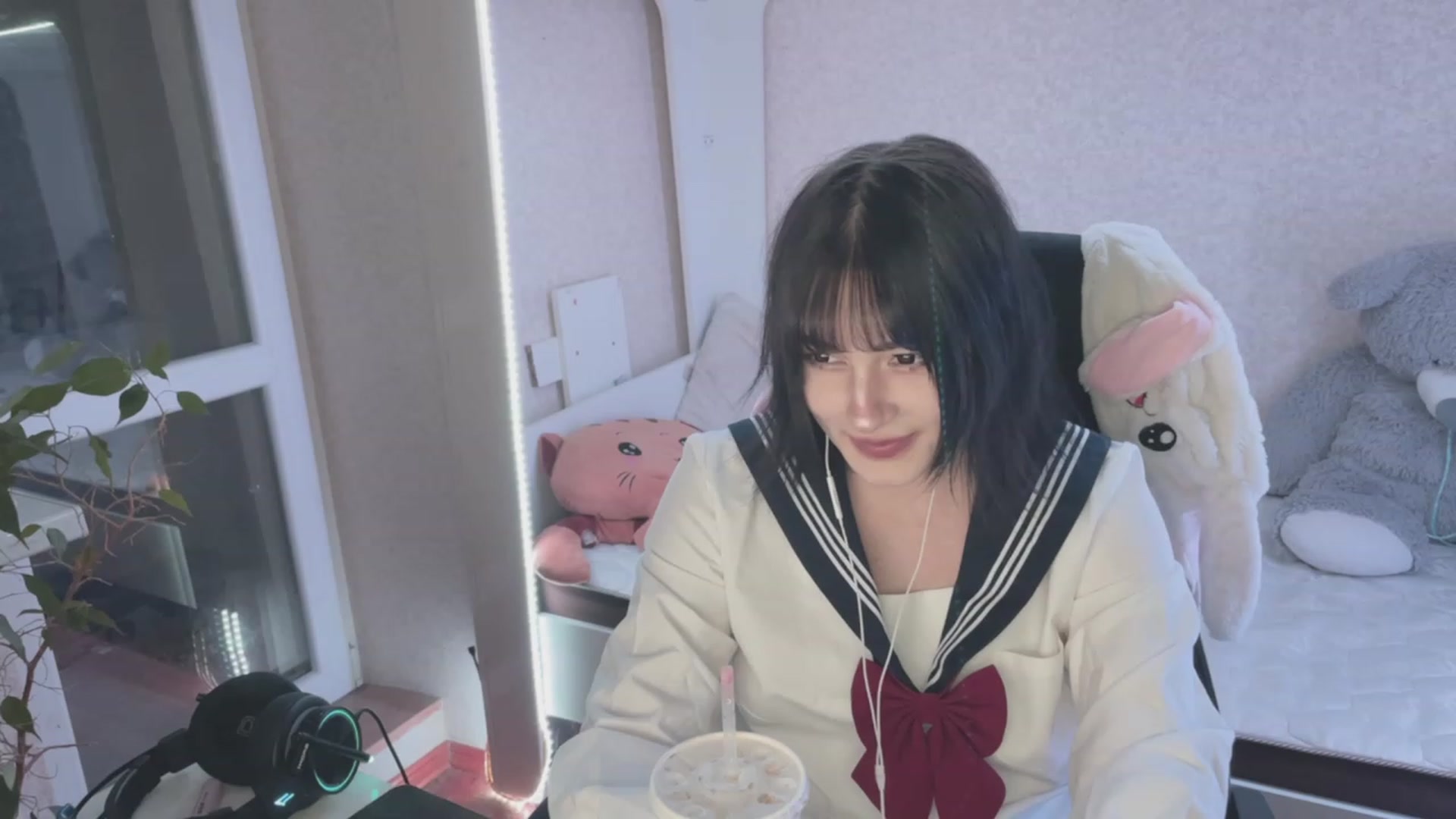 Gallery image thumbnail from Licorice_Alia's myfreecams stream on, 03/17/2023, 23:19 image 13 of 20