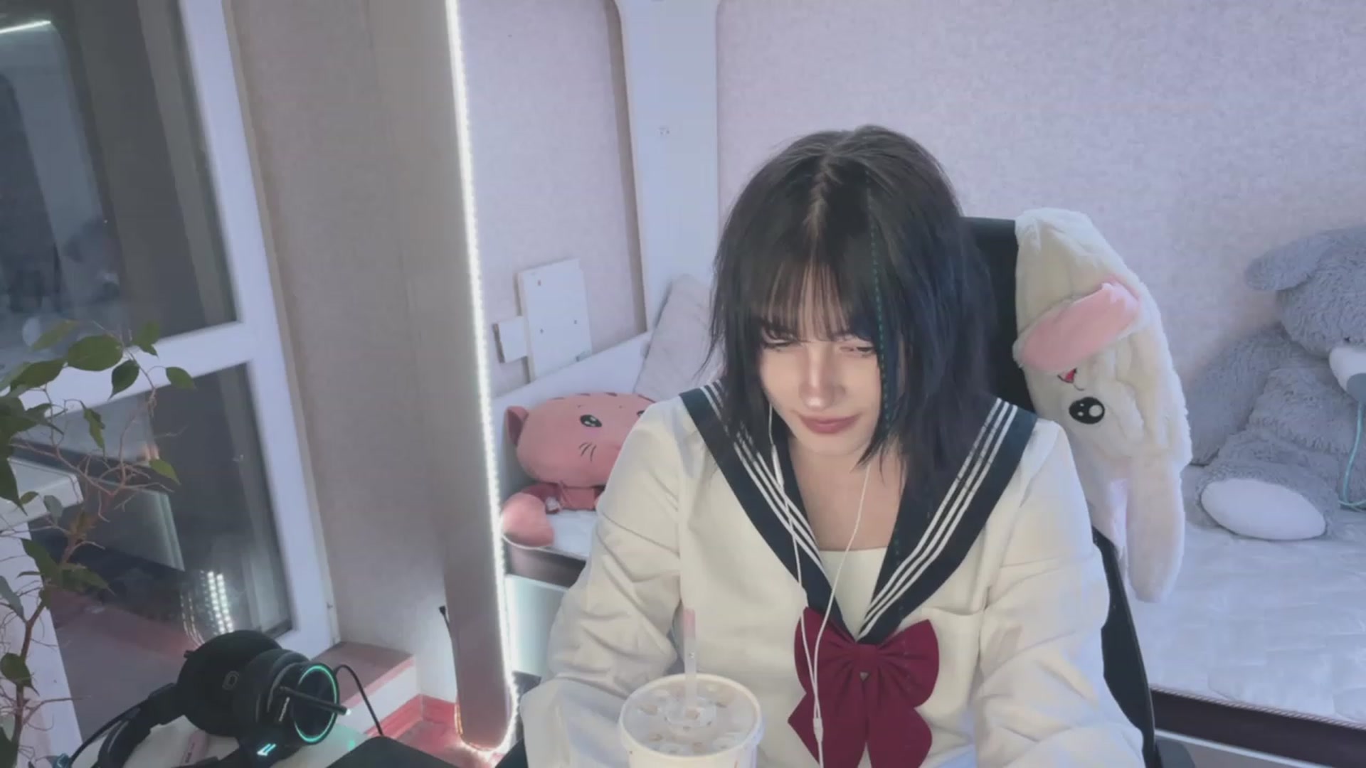 Gallery image thumbnail from Licorice_Alia's myfreecams stream on, 03/17/2023, 23:19 image 6 of 20