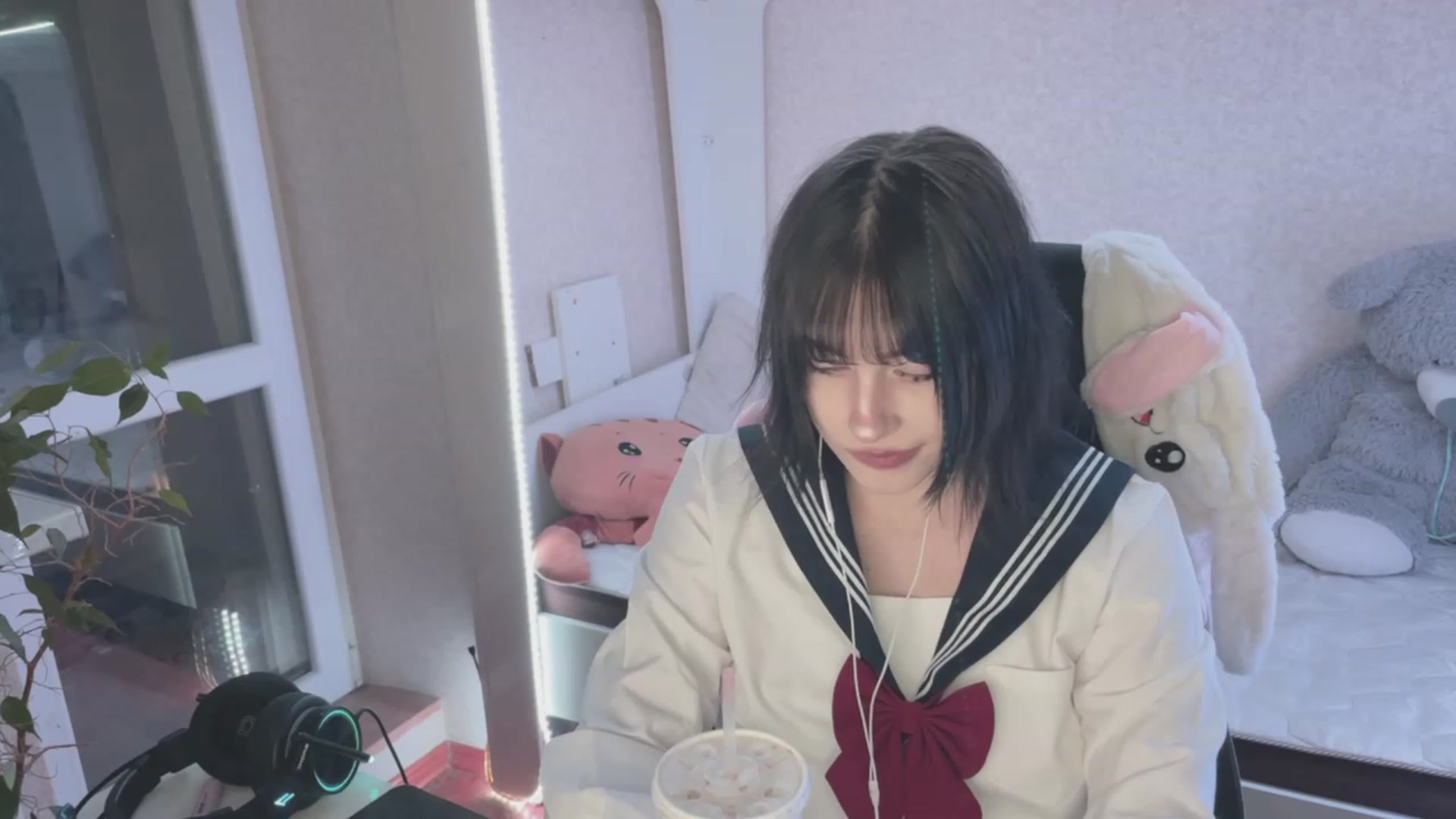 Gallery image thumbnail from Licorice_Alia's myfreecams stream on, 03/17/2023, 23:19 image 19 of 20