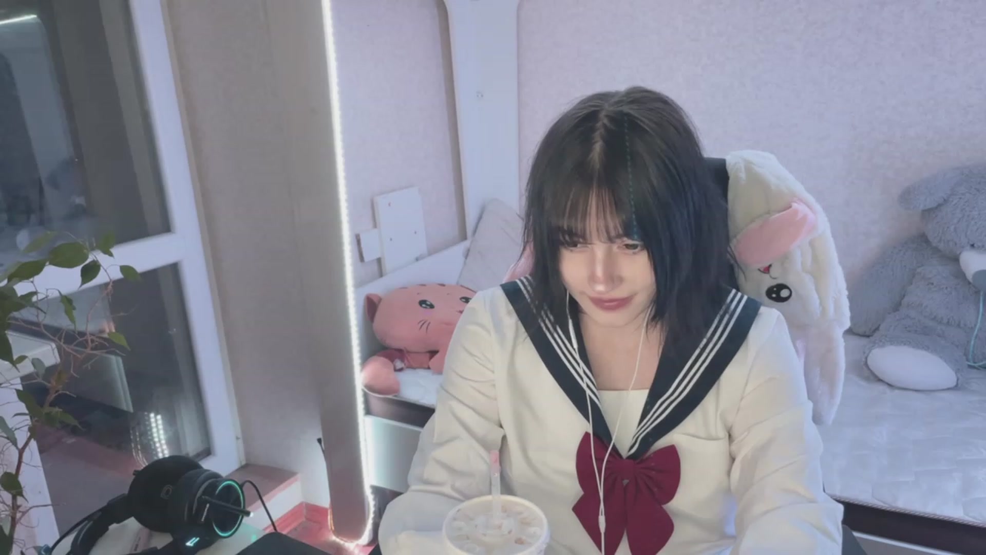 Gallery image thumbnail from Licorice_Alia's myfreecams stream on, 03/17/2023, 23:19 image 16 of 20