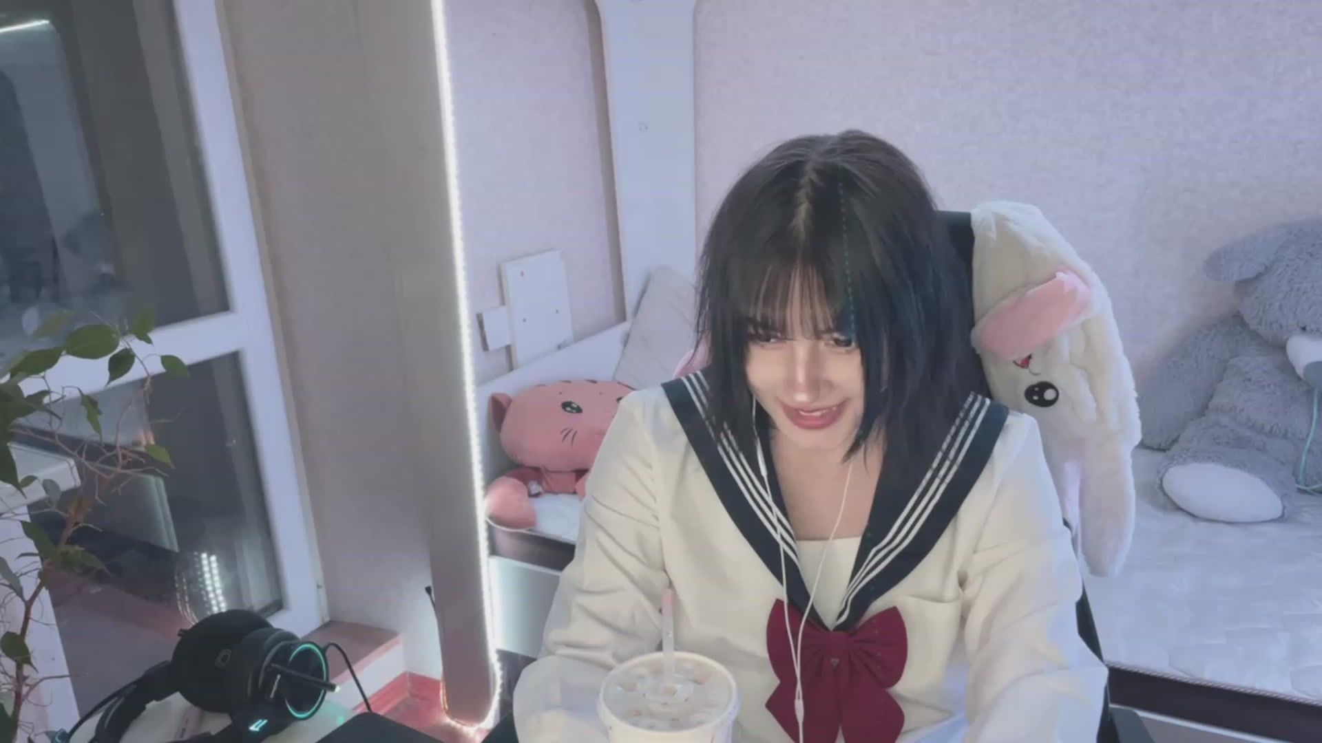 Gallery image thumbnail from Licorice_Alia's myfreecams stream on, 03/17/2023, 23:19 image 10 of 20
