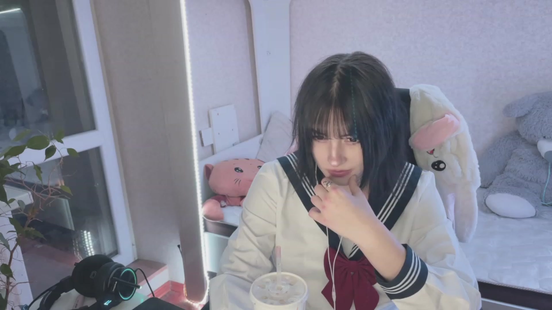 Gallery image thumbnail from Licorice_Alia's myfreecams stream on, 03/17/2023, 23:19 image 3 of 20
