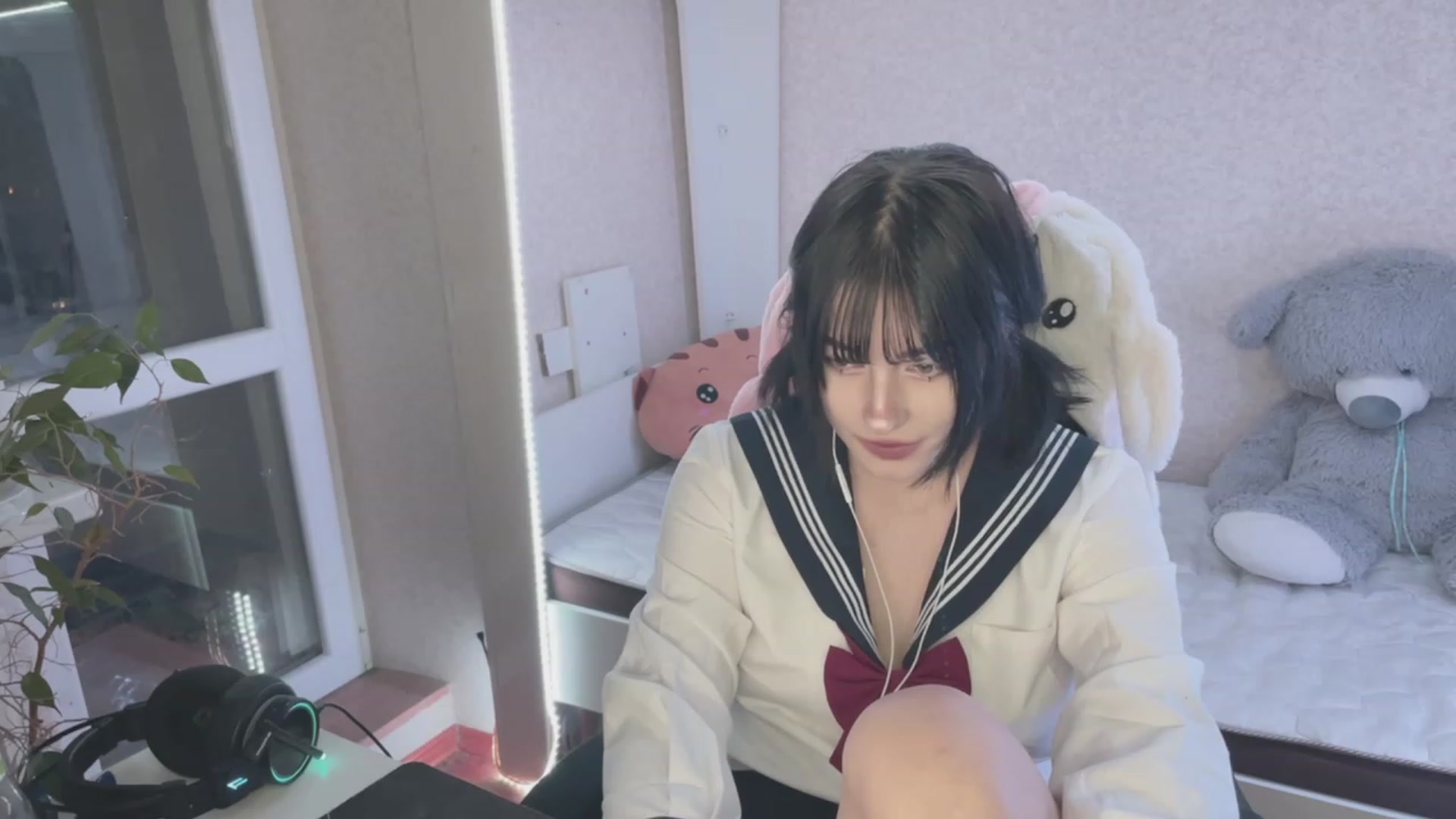Gallery image thumbnail from Licorice_Alia's myfreecams stream on, 03/18/2023, 22:38 image 10 of 20