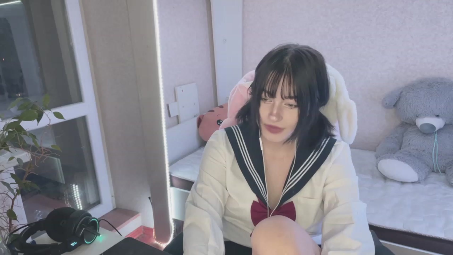 Gallery image thumbnail from Licorice_Alia's myfreecams stream on, 03/18/2023, 22:38 image 12 of 20