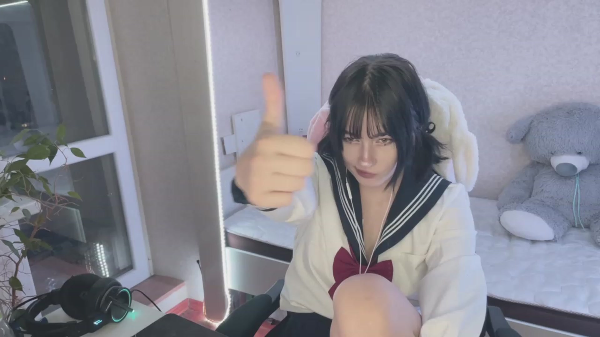 Gallery image thumbnail from Licorice_Alia's myfreecams stream on, 03/18/2023, 22:38 image 17 of 20