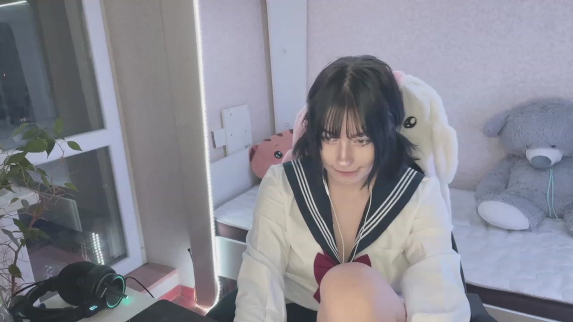 Gallery image thumbnail from Licorice_Alia's myfreecams stream on, 03/18/2023, 22:38 image 16 of 20