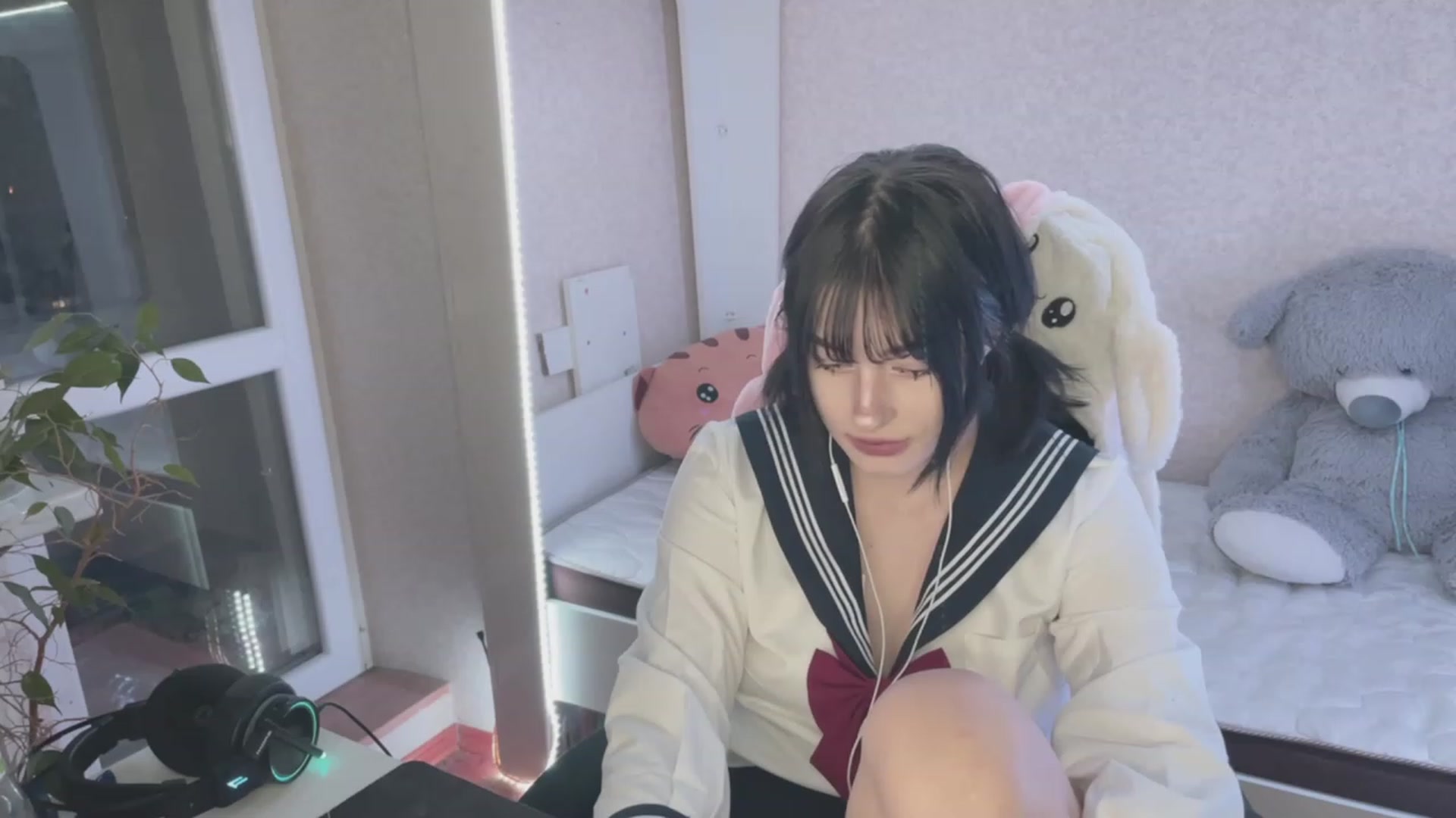 Gallery image thumbnail from Licorice_Alia's myfreecams stream on, 03/18/2023, 22:38 image 18 of 20