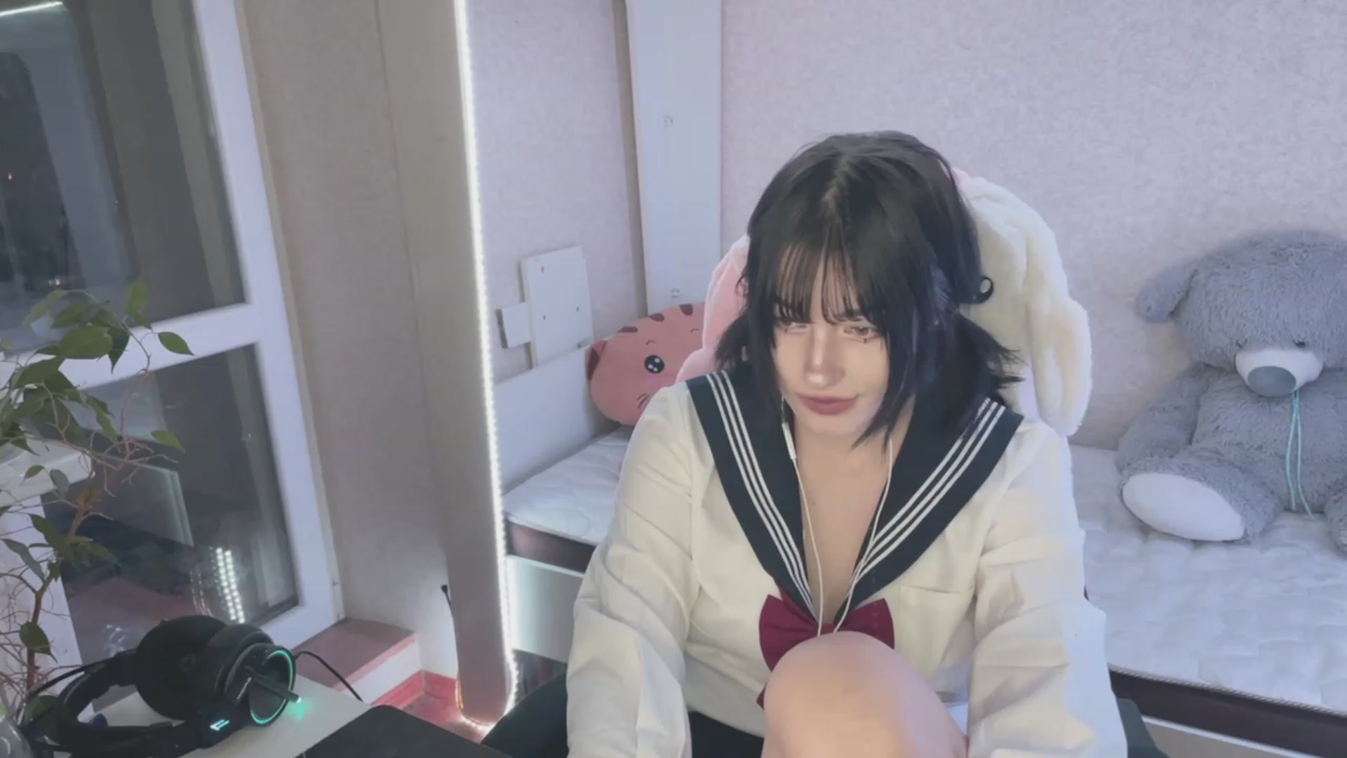 Gallery image thumbnail from Licorice_Alia's myfreecams stream on, 03/18/2023, 22:38 image 11 of 20