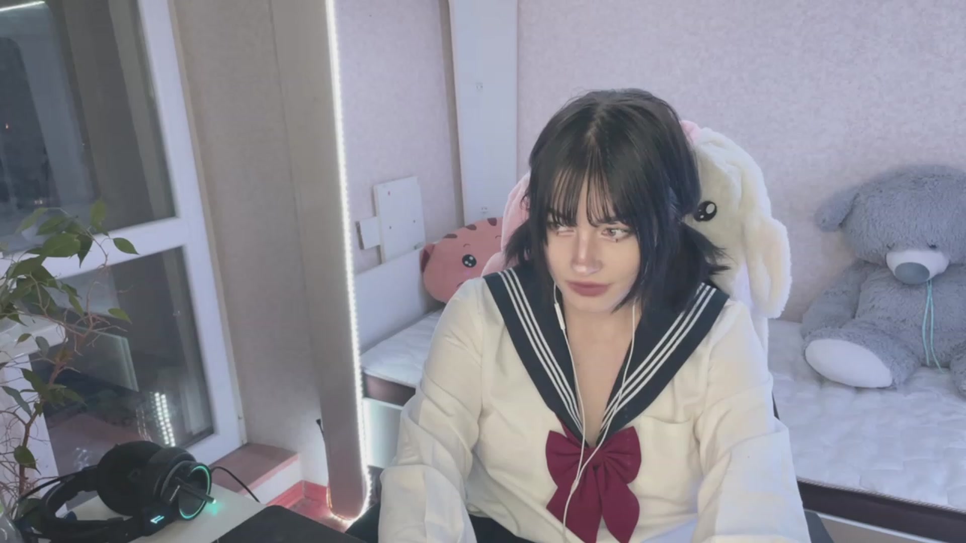 Gallery image thumbnail from Licorice_Alia's myfreecams stream on, 03/18/2023, 22:38 image 5 of 20