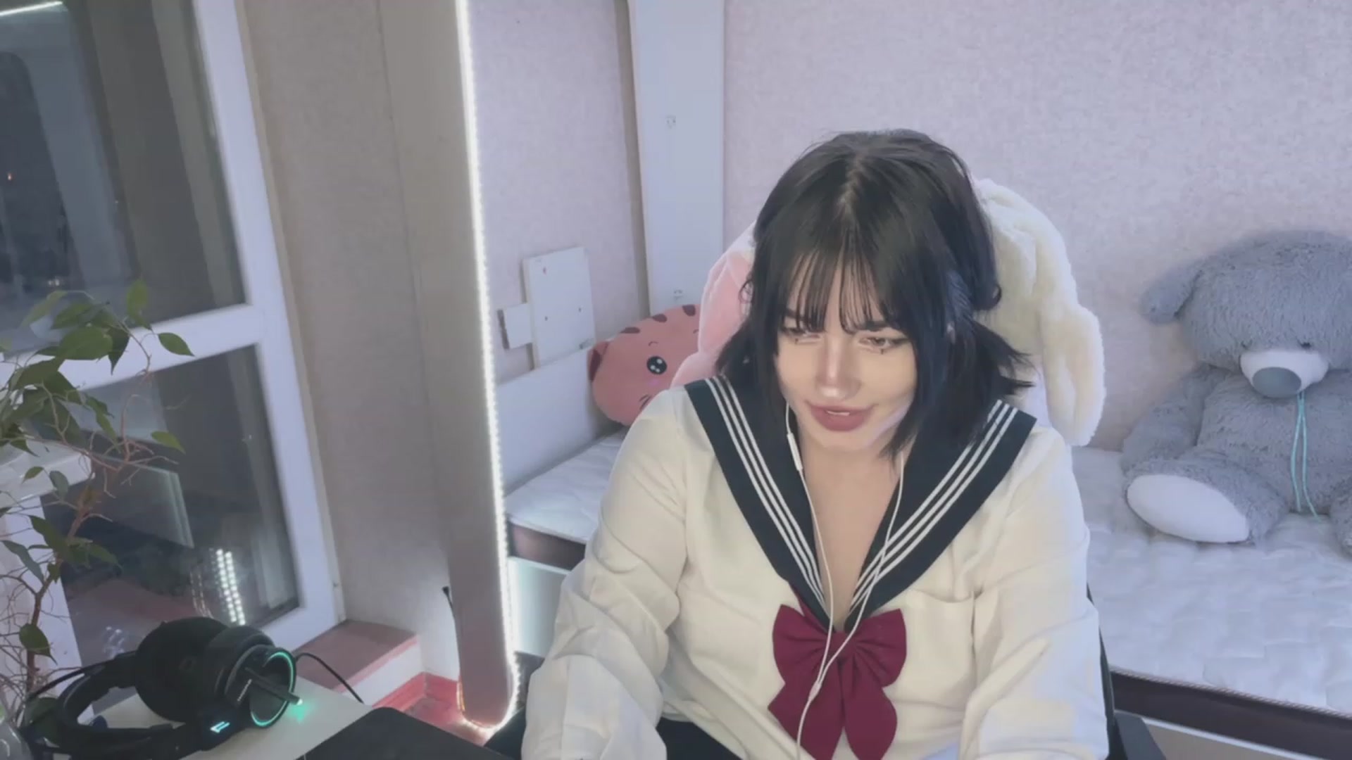 Gallery image thumbnail from Licorice_Alia's myfreecams stream on, 03/18/2023, 22:38 image 3 of 20