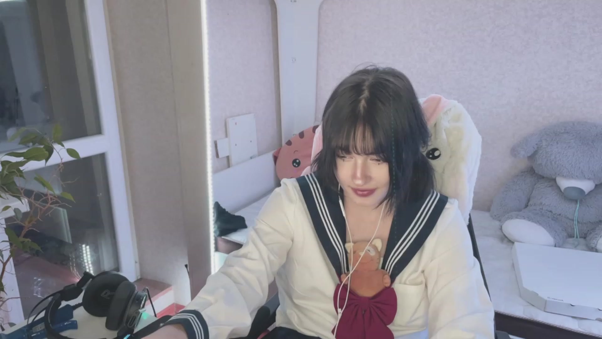 Gallery image thumbnail from Licorice_Alia's myfreecams stream on, 03/19/2023, 23:45 image 4 of 20