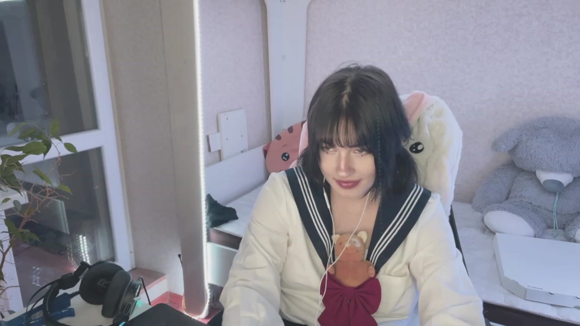 Gallery image thumbnail from Licorice_Alia's myfreecams stream on, 03/19/2023, 23:45 image 5 of 20