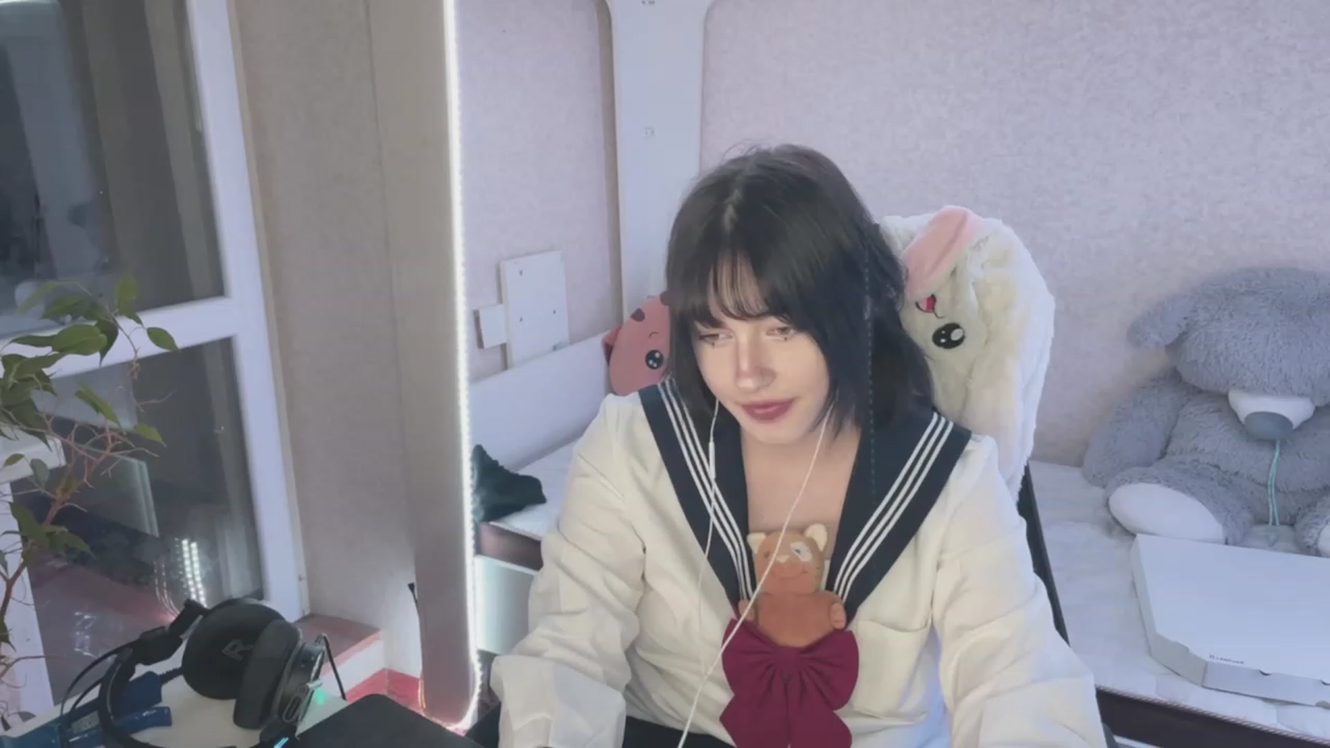 Gallery image thumbnail from Licorice_Alia's myfreecams stream on, 03/19/2023, 23:45 image 17 of 20