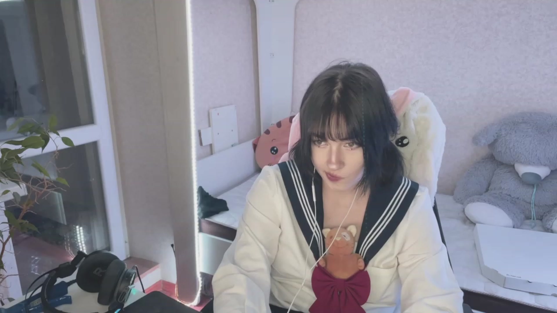 Gallery image thumbnail from Licorice_Alia's myfreecams stream on, 03/19/2023, 23:45 image 10 of 20