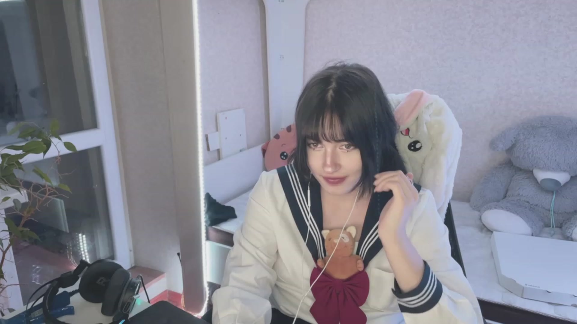 Gallery image thumbnail from Licorice_Alia's myfreecams stream on, 03/19/2023, 23:45 image 15 of 20