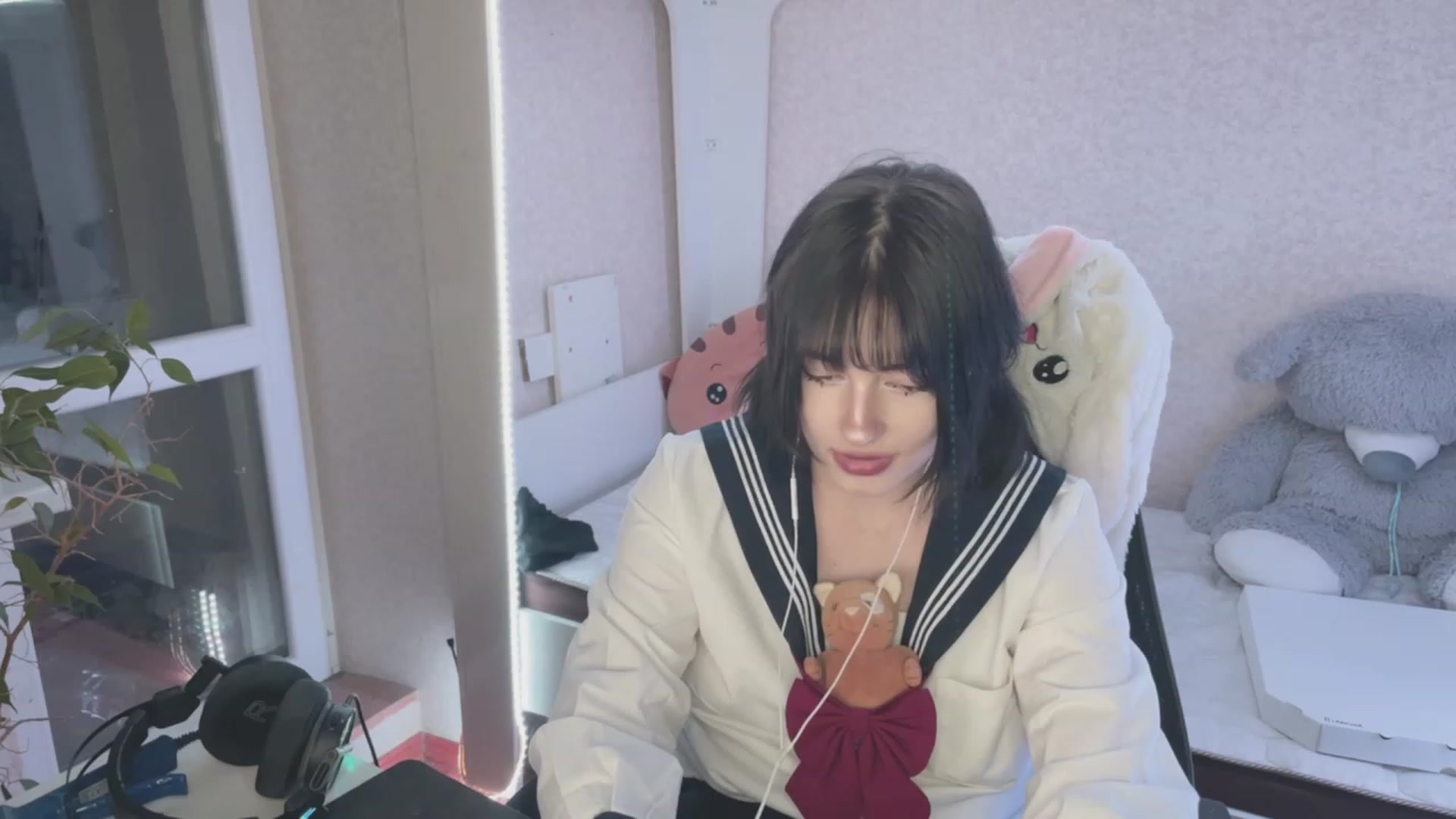 Gallery image thumbnail from Licorice_Alia's myfreecams stream on, 03/19/2023, 23:45 image 16 of 20