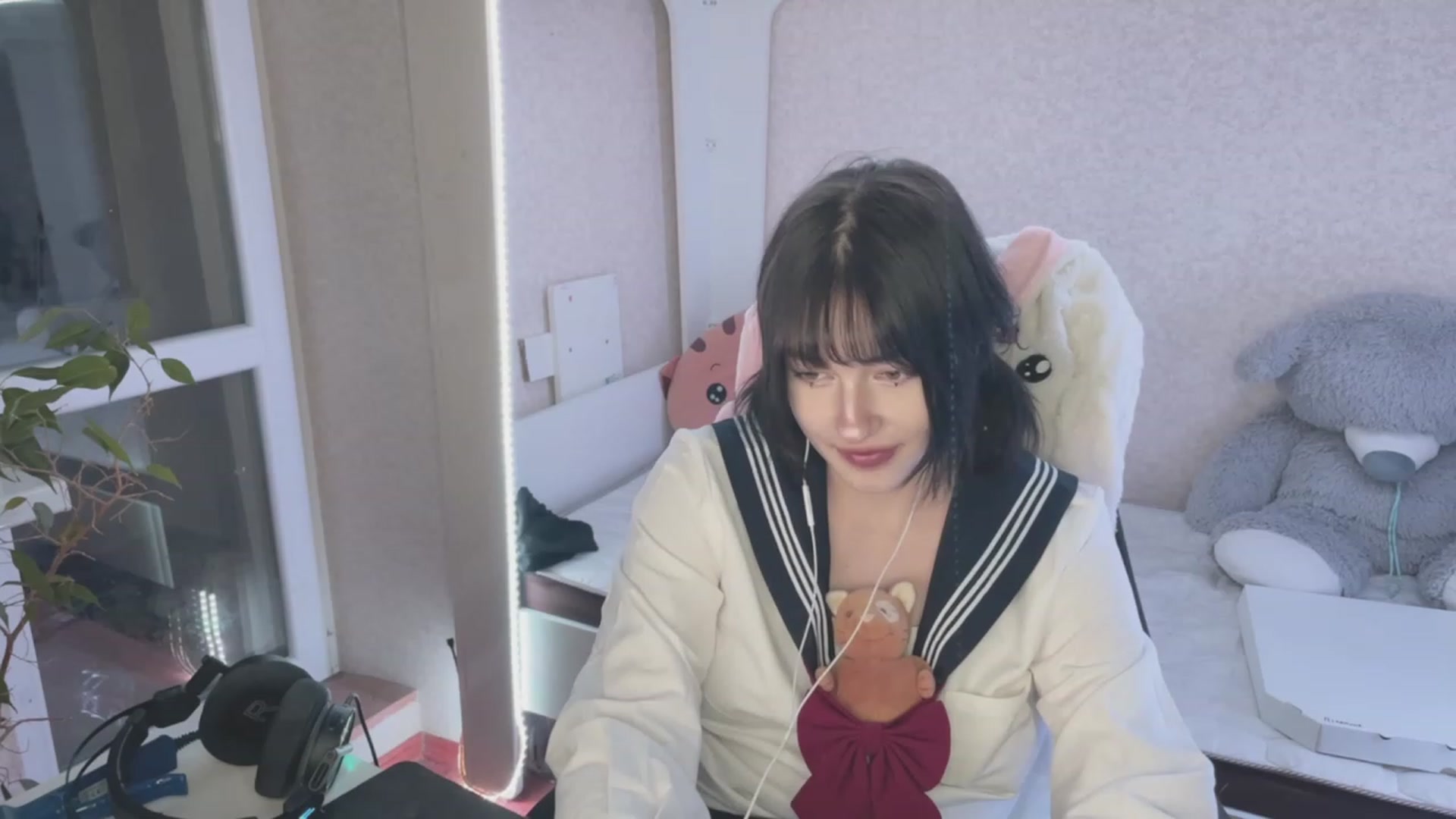 Gallery image thumbnail from Licorice_Alia's myfreecams stream on, 03/19/2023, 23:45 image 8 of 20