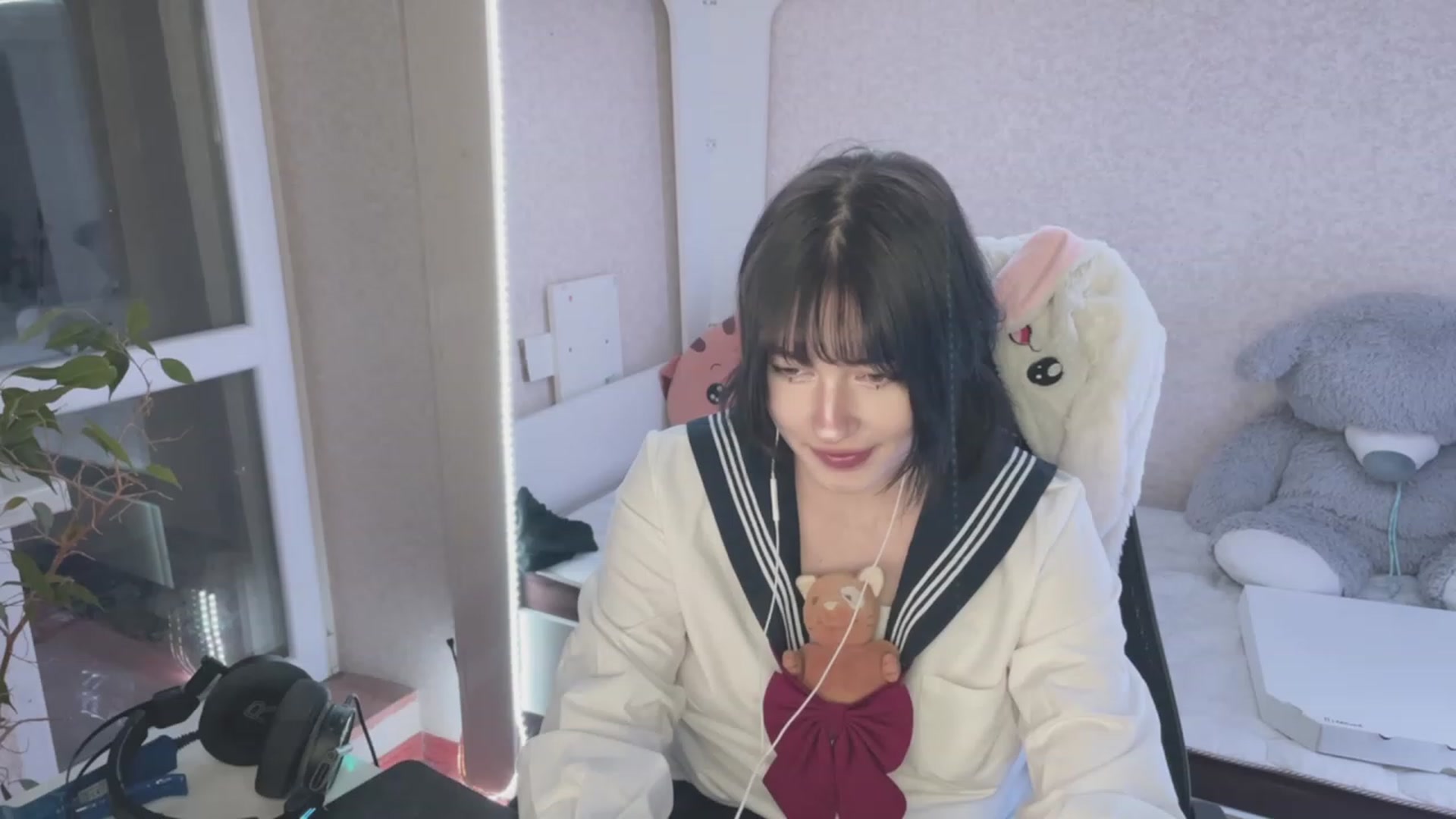 Gallery image thumbnail from Licorice_Alia's myfreecams stream on, 03/19/2023, 23:45 image 13 of 20