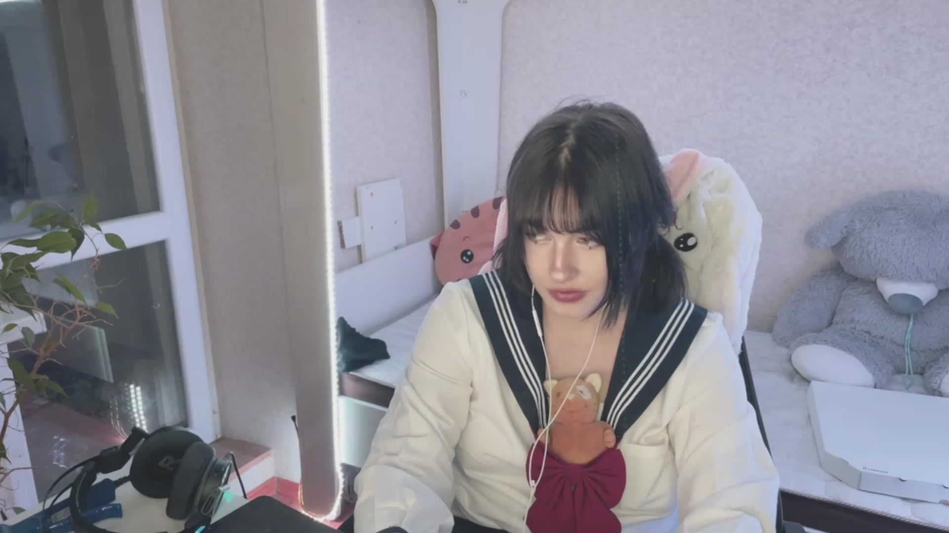 Gallery image thumbnail from Licorice_Alia's myfreecams stream on, 03/19/2023, 23:45 image 3 of 20