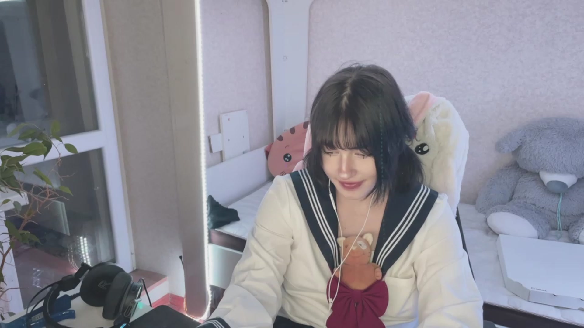 Gallery image thumbnail from Licorice_Alia's myfreecams stream on, 03/19/2023, 23:45 image 6 of 20