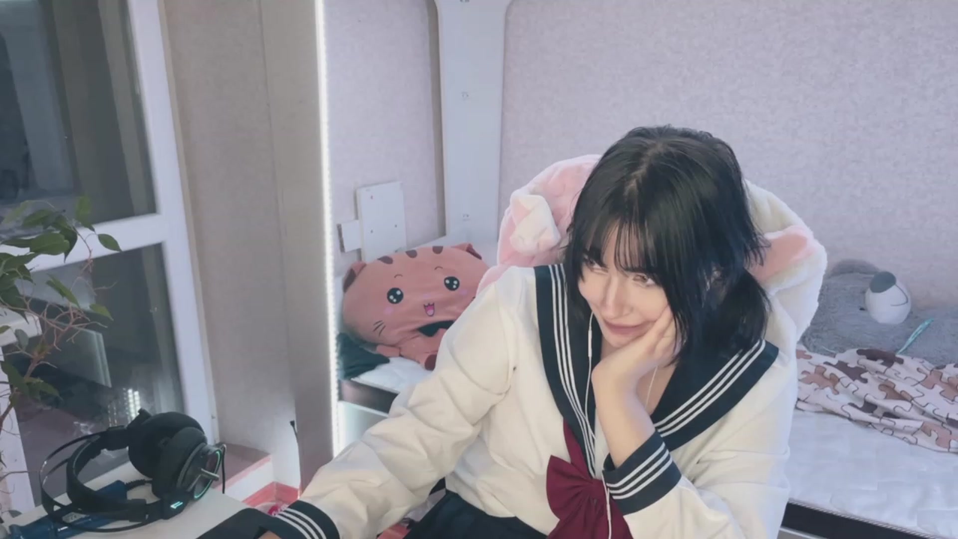Gallery image thumbnail from Licorice_Alia's myfreecams stream on, 03/22/2023, 01:39 image 7 of 20