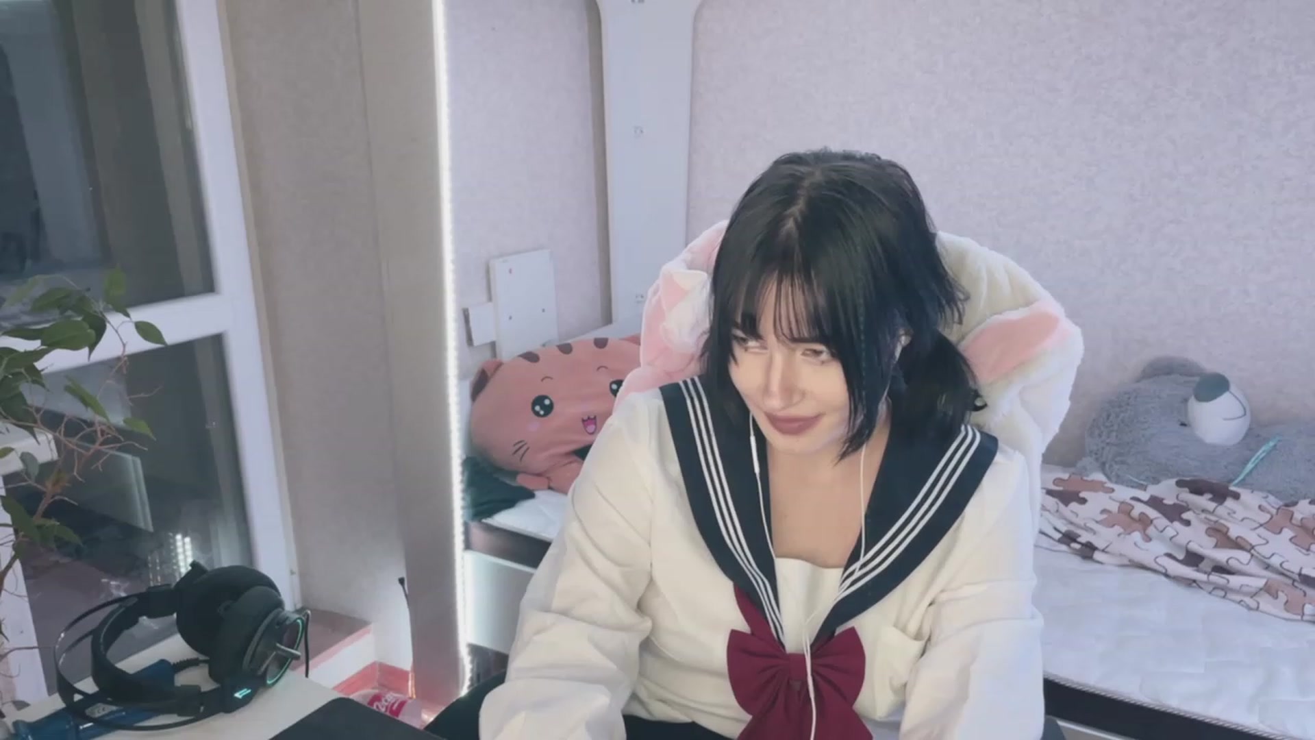 Gallery image thumbnail from Licorice_Alia's myfreecams stream on, 03/22/2023, 01:39 image 6 of 20