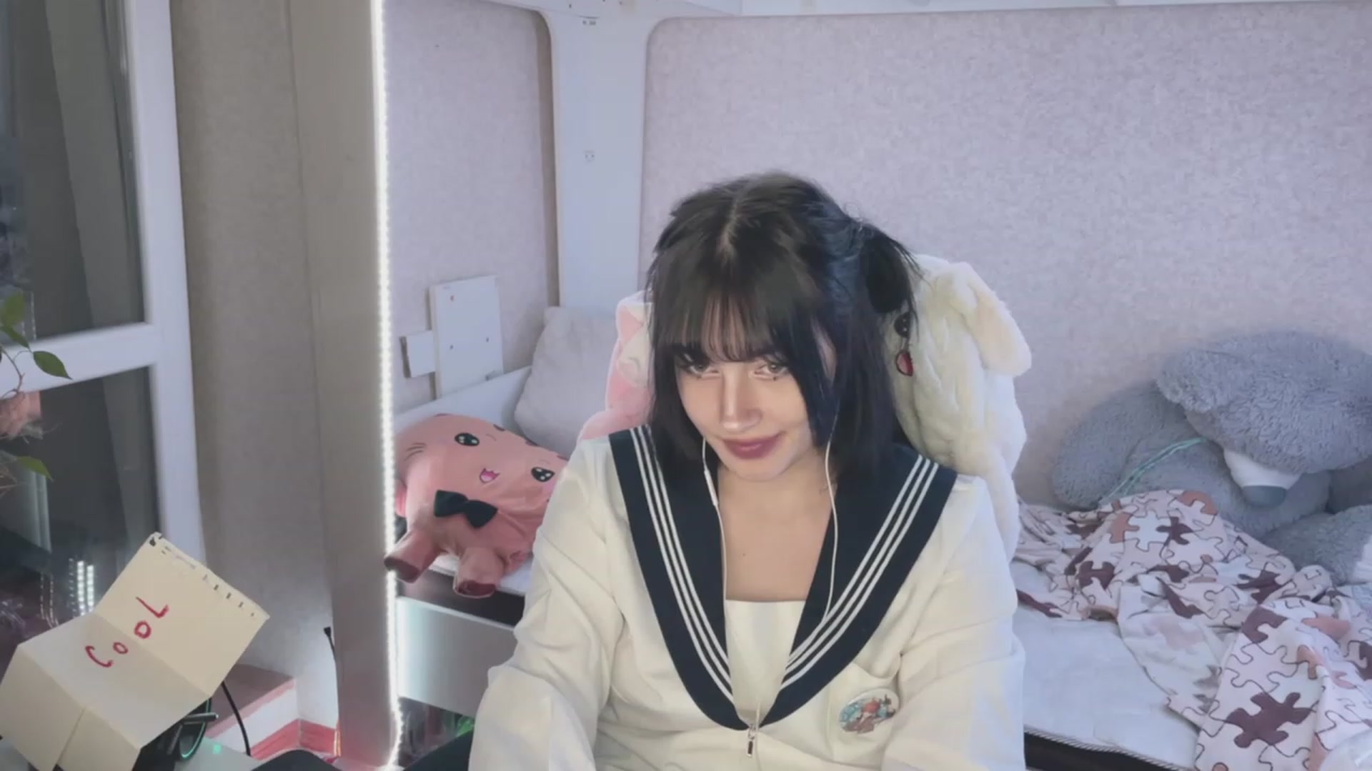 Gallery image thumbnail from Licorice_Alia's myfreecams stream on, 03/24/2023, 24:03 image 14 of 20