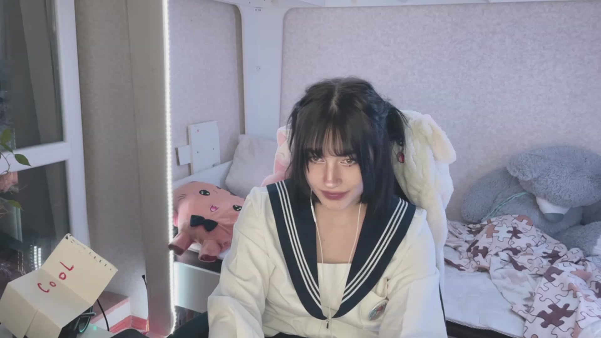 Gallery image thumbnail from Licorice_Alia's myfreecams stream on, 03/24/2023, 24:03 image 7 of 20