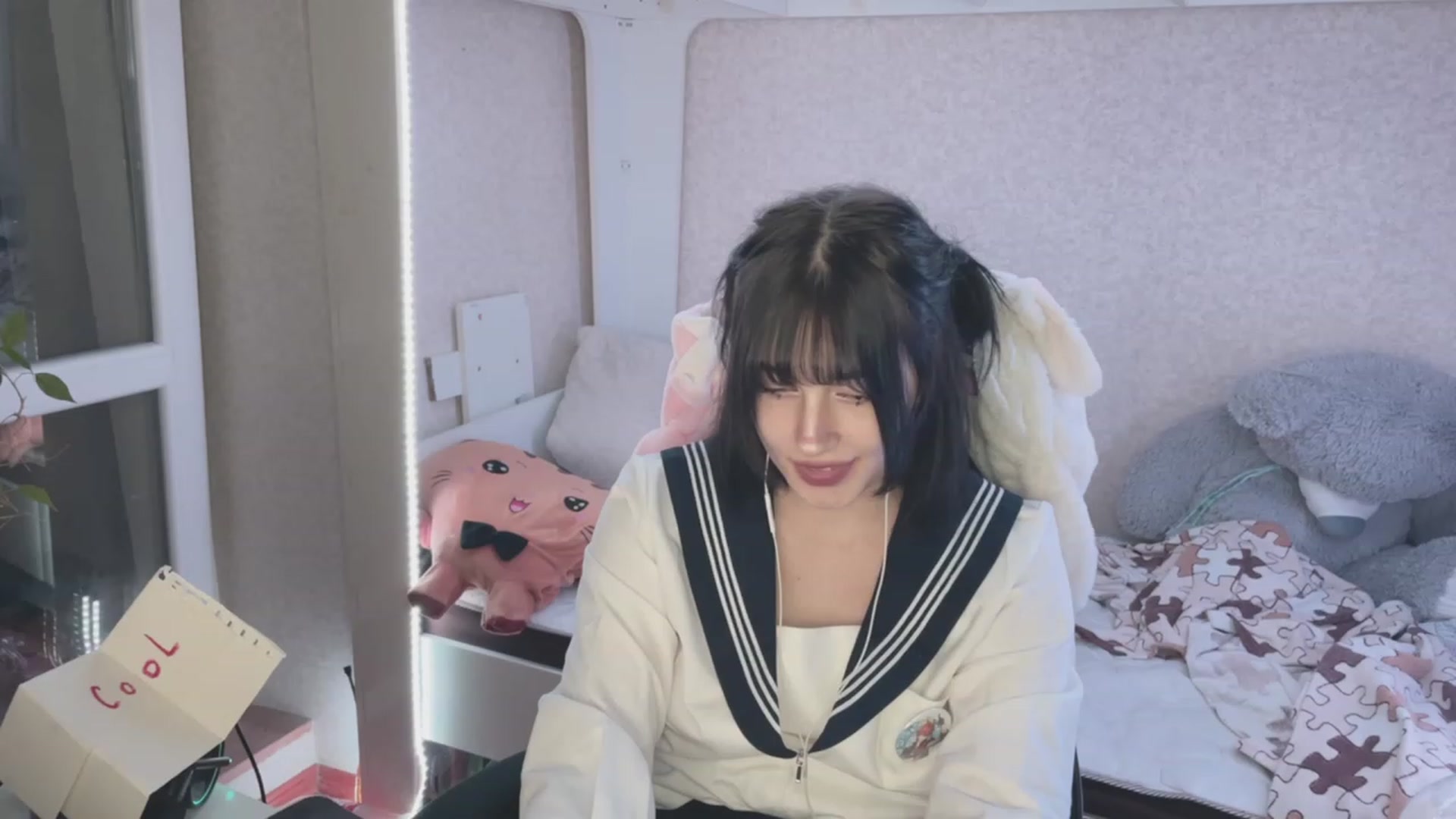 Gallery image thumbnail from Licorice_Alia's myfreecams stream on, 03/24/2023, 24:03 image 15 of 20