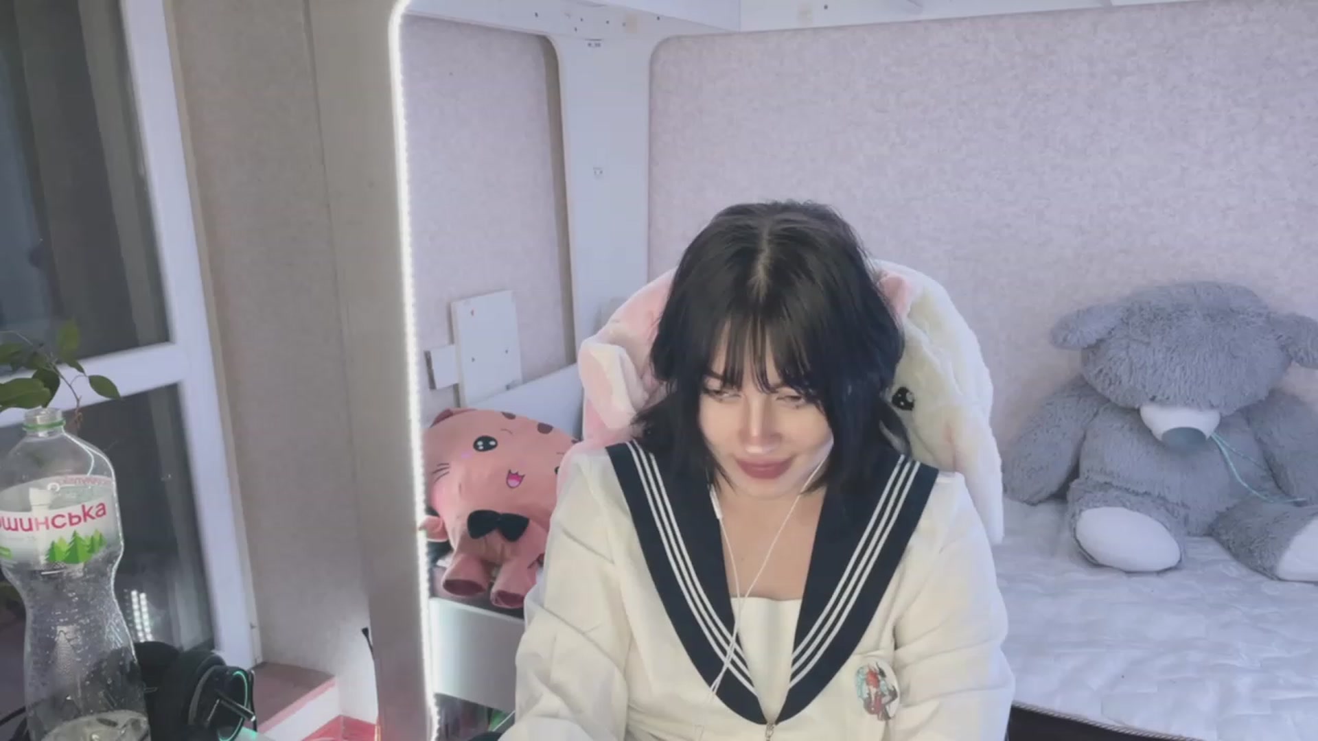 Gallery image thumbnail from Licorice_Alia's myfreecams stream on, 03/26/2023, 24:19 image 14 of 20