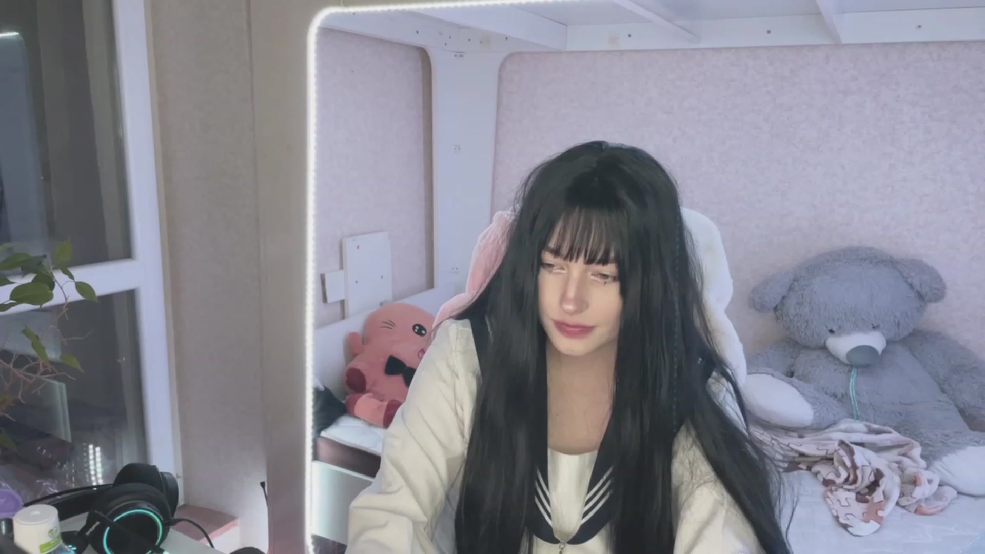 Gallery image thumbnail from Licorice_Alia's myfreecams stream on, 03/28/2023, 22:37 image 14 of 20