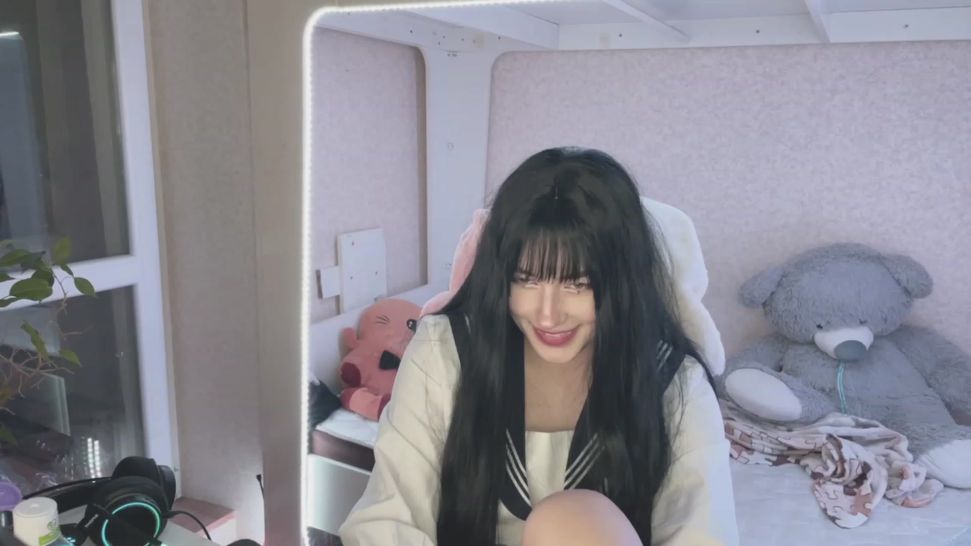 Gallery image thumbnail from Licorice_Alia's myfreecams stream on, 03/28/2023, 22:37 image 2 of 20