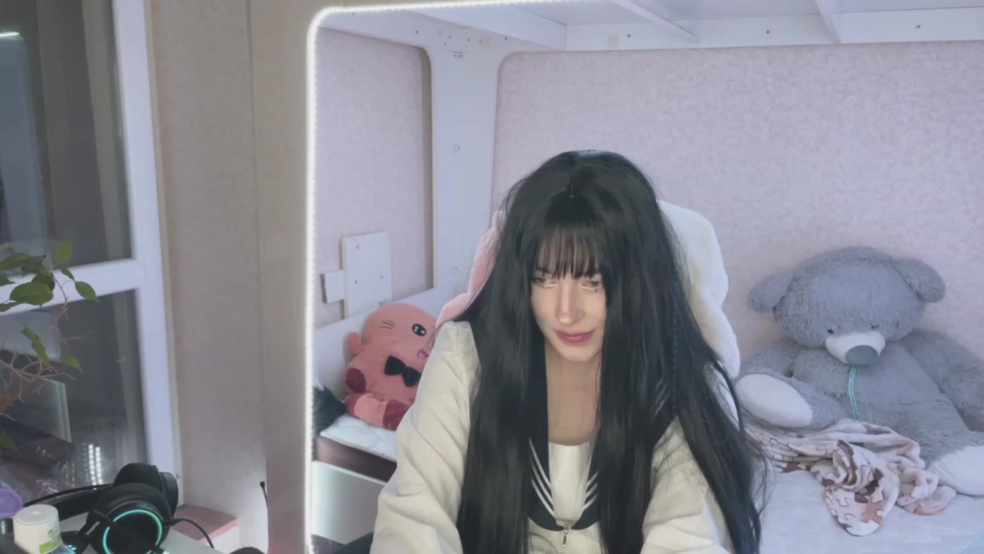 Gallery image thumbnail from Licorice_Alia's myfreecams stream on, 03/28/2023, 22:37 image 19 of 20