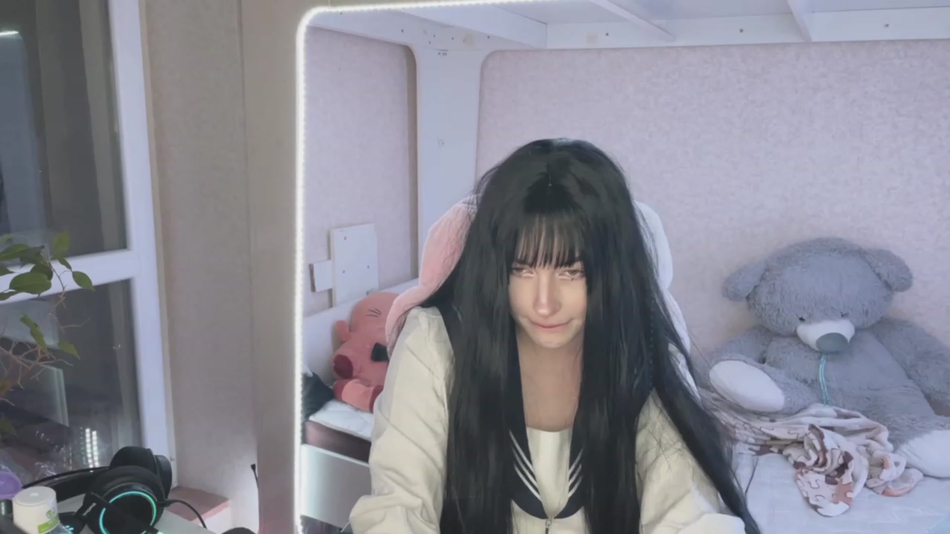 Gallery image thumbnail from Licorice_Alia's myfreecams stream on, 03/28/2023, 22:37 image 13 of 20