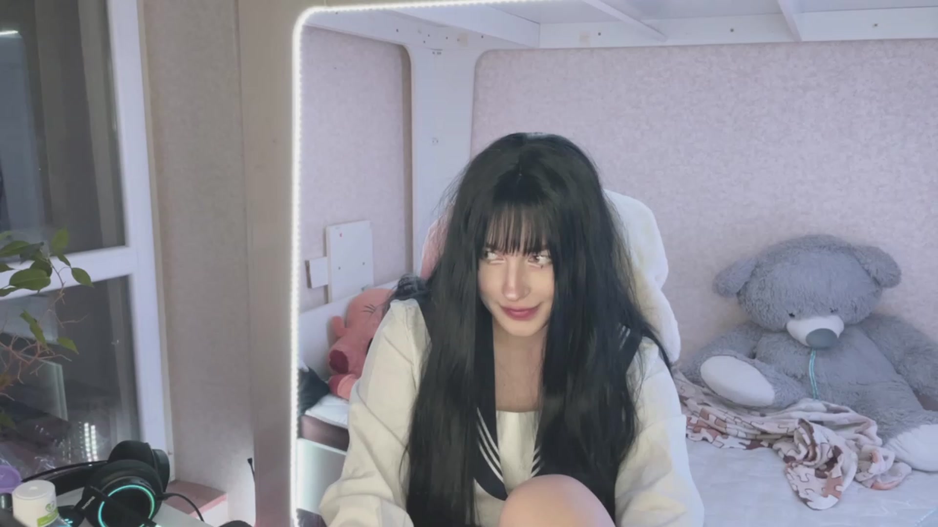 Gallery image thumbnail from Licorice_Alia's myfreecams stream on, 03/28/2023, 22:37 image 4 of 20
