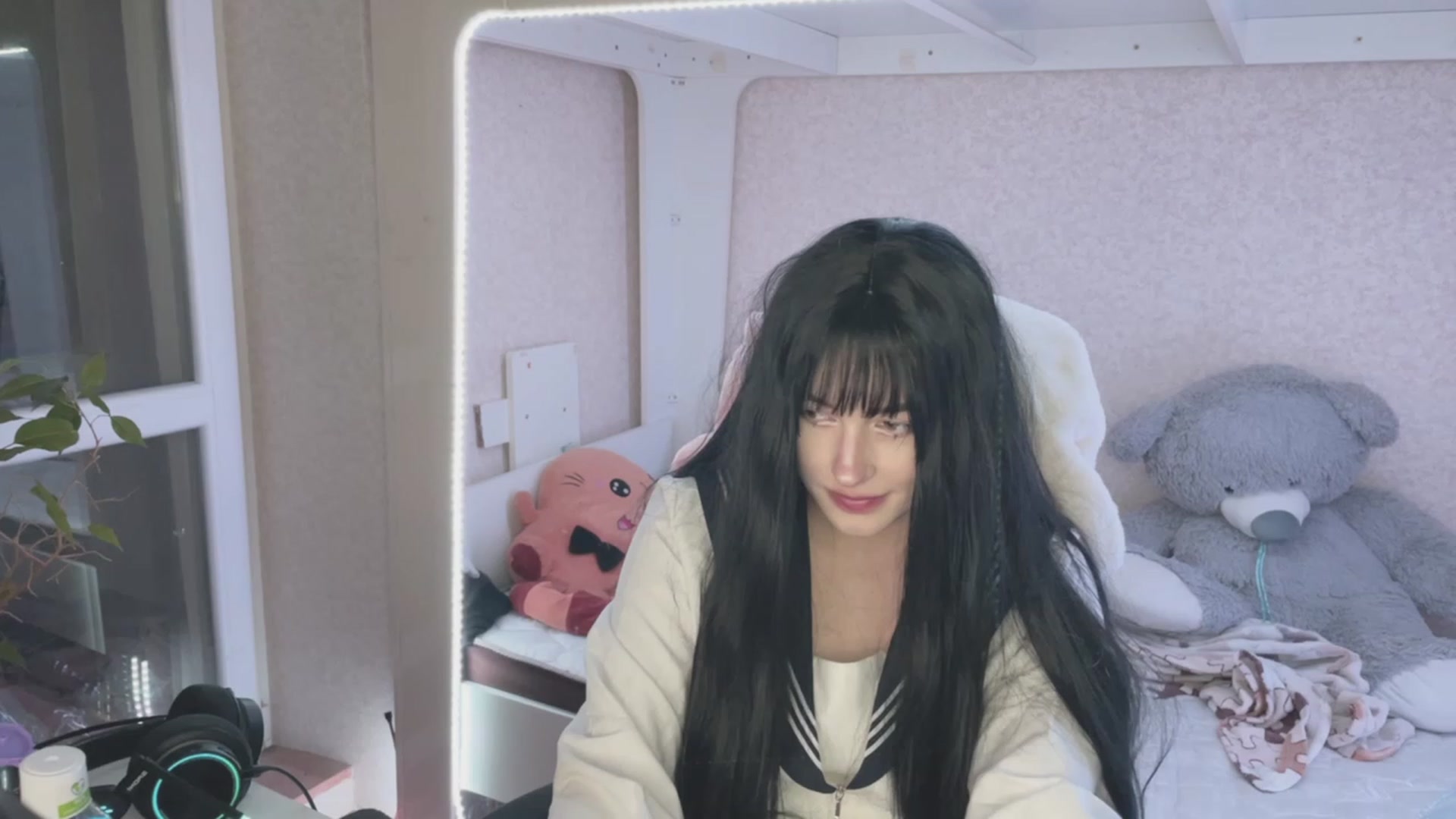 Gallery image thumbnail from Licorice_Alia's myfreecams stream on, 03/28/2023, 22:37 image 18 of 20