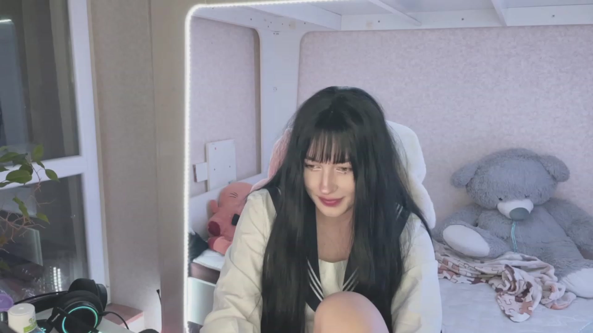 Gallery image thumbnail from Licorice_Alia's myfreecams stream on, 03/28/2023, 22:37 image 5 of 20