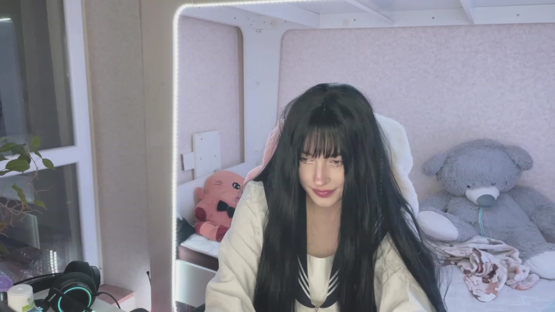 Gallery image thumbnail from Licorice_Alia's myfreecams stream on, 03/28/2023, 22:37 image 17 of 20