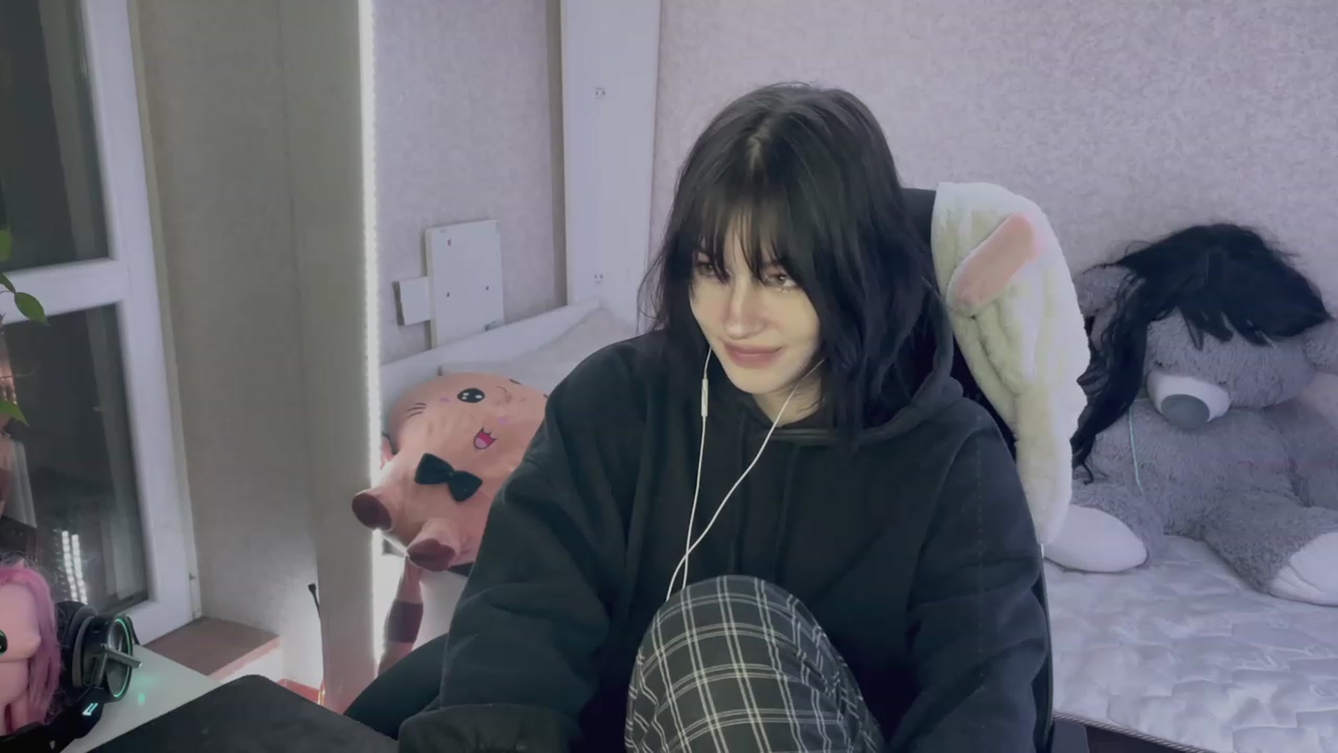 Gallery image thumbnail from Licorice_Alia's myfreecams stream on, 04/05/2023, 23:33 image 16 of 20