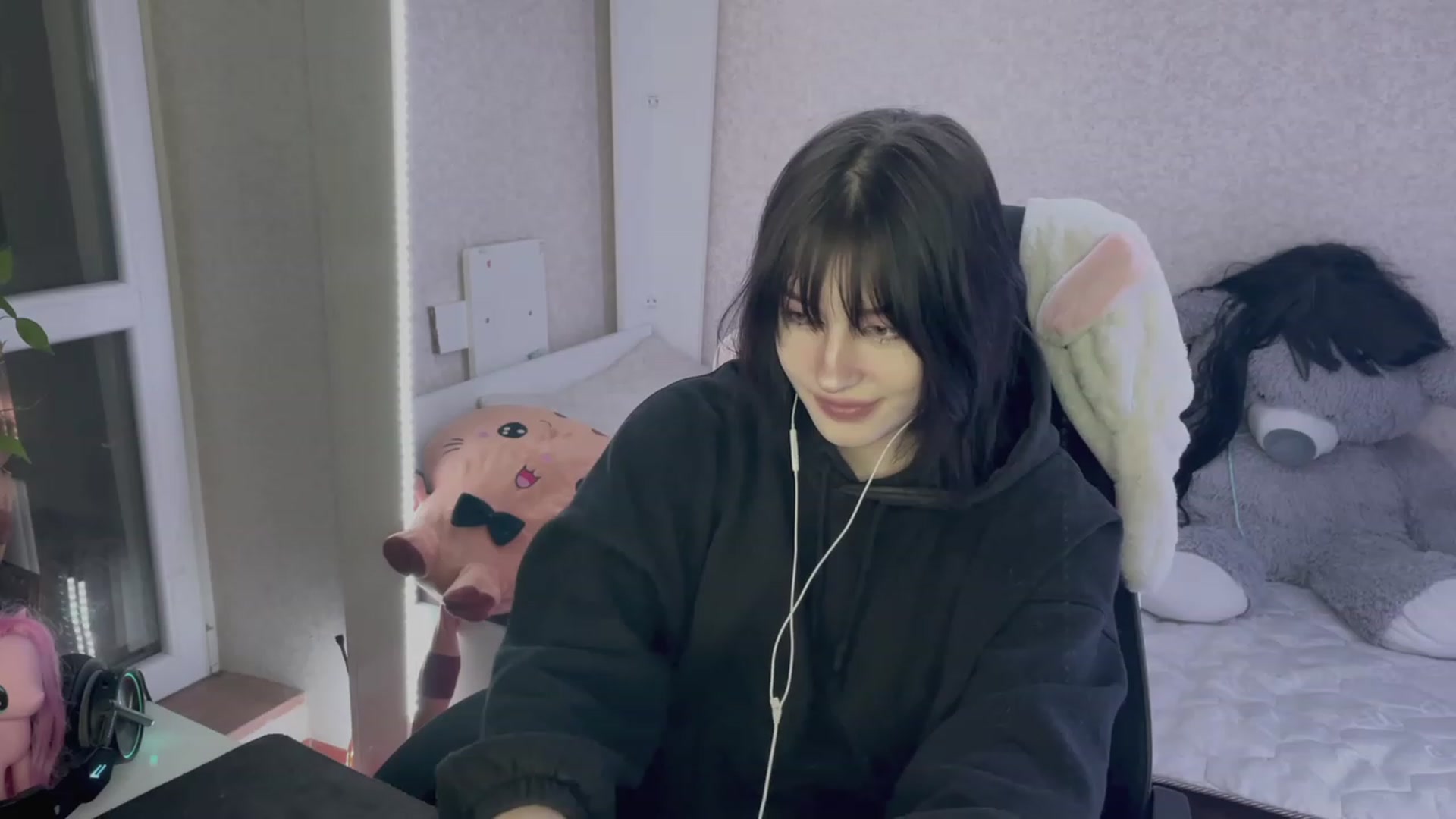 Gallery image thumbnail from Licorice_Alia's myfreecams stream on, 04/05/2023, 23:33 image 5 of 20