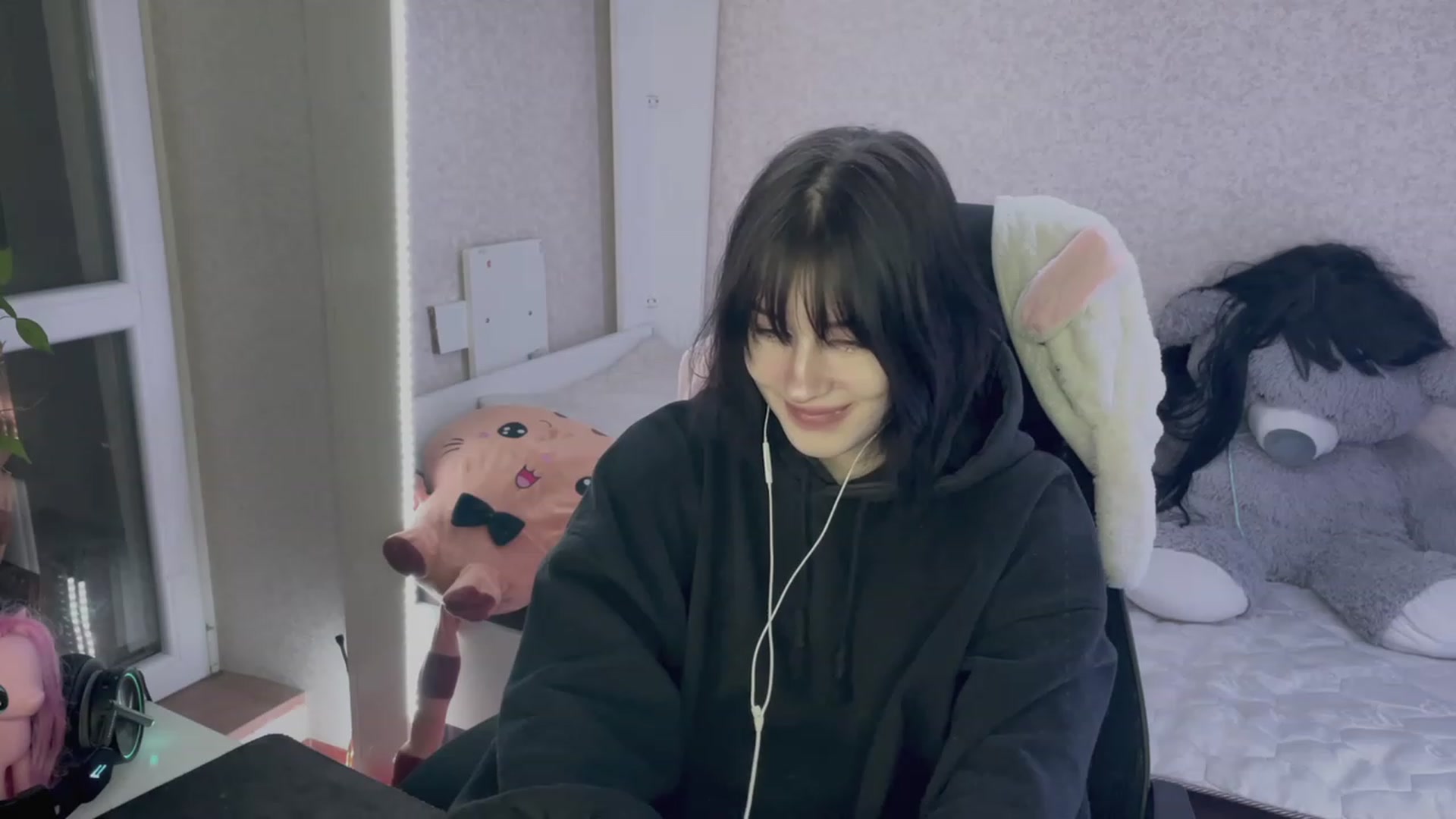 Gallery image thumbnail from Licorice_Alia's myfreecams stream on, 04/05/2023, 23:33 image 17 of 20