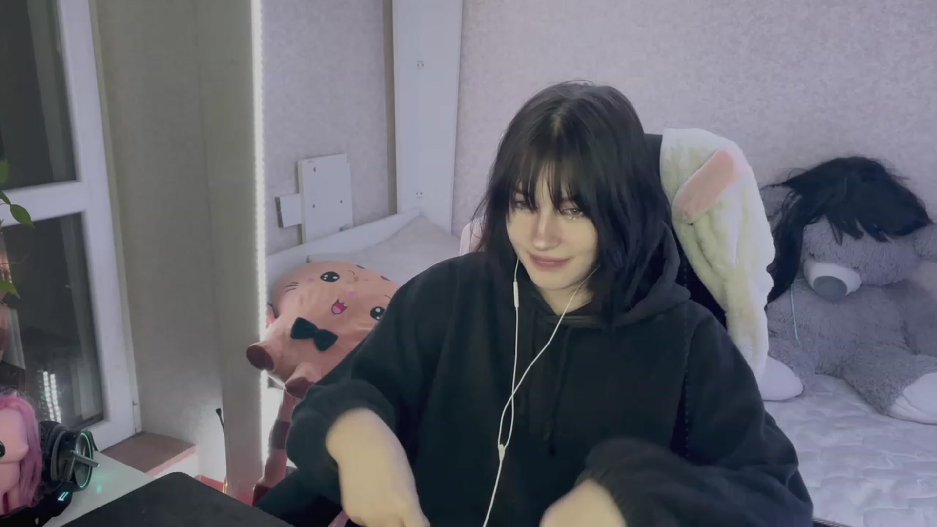 Gallery image thumbnail from Licorice_Alia's myfreecams stream on, 04/05/2023, 23:33 image 18 of 20