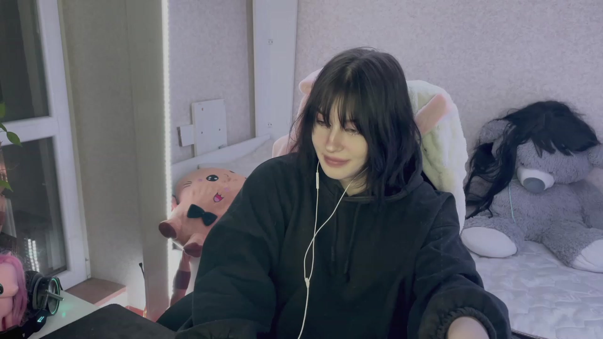 Gallery image thumbnail from Licorice_Alia's myfreecams stream on, 04/05/2023, 23:33 image 14 of 20