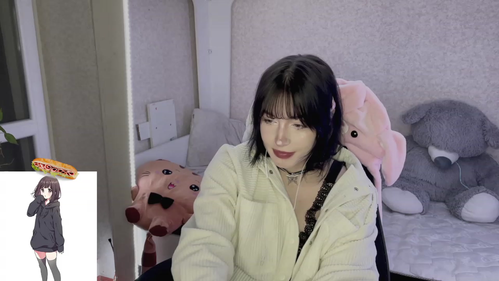 Gallery image thumbnail from Licorice_Alia's myfreecams stream on, 04/22/2023, 23:21 image 6 of 20