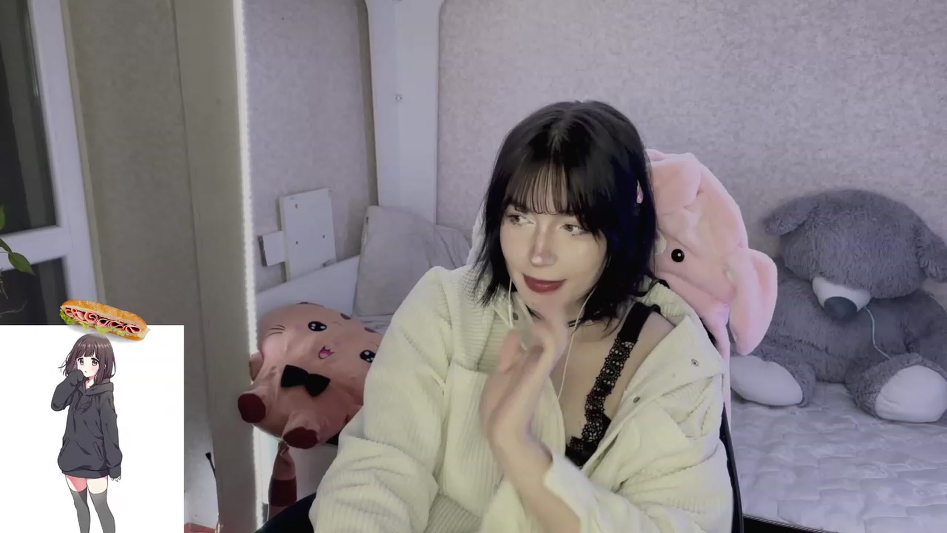 Gallery image thumbnail from Licorice_Alia's myfreecams stream on, 04/22/2023, 23:21 image 2 of 20