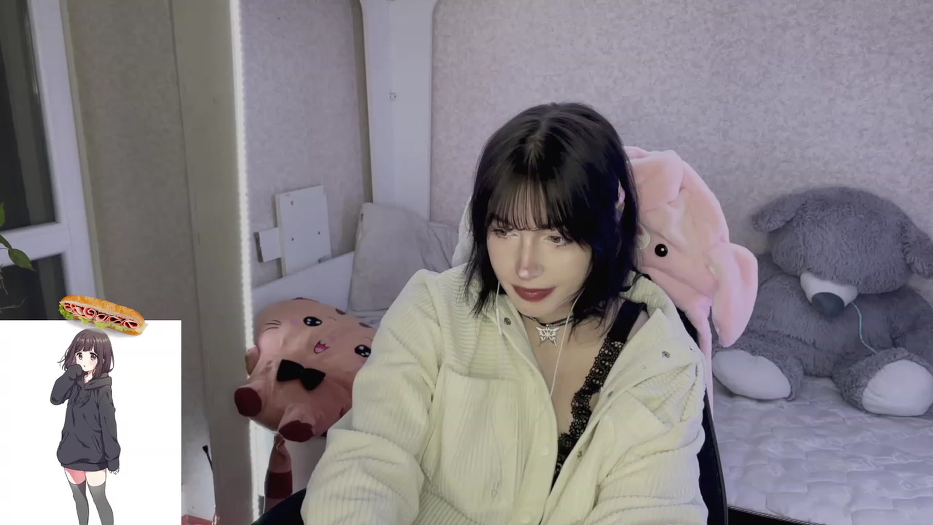 Gallery image thumbnail from Licorice_Alia's myfreecams stream on, 04/22/2023, 23:21 image 7 of 20
