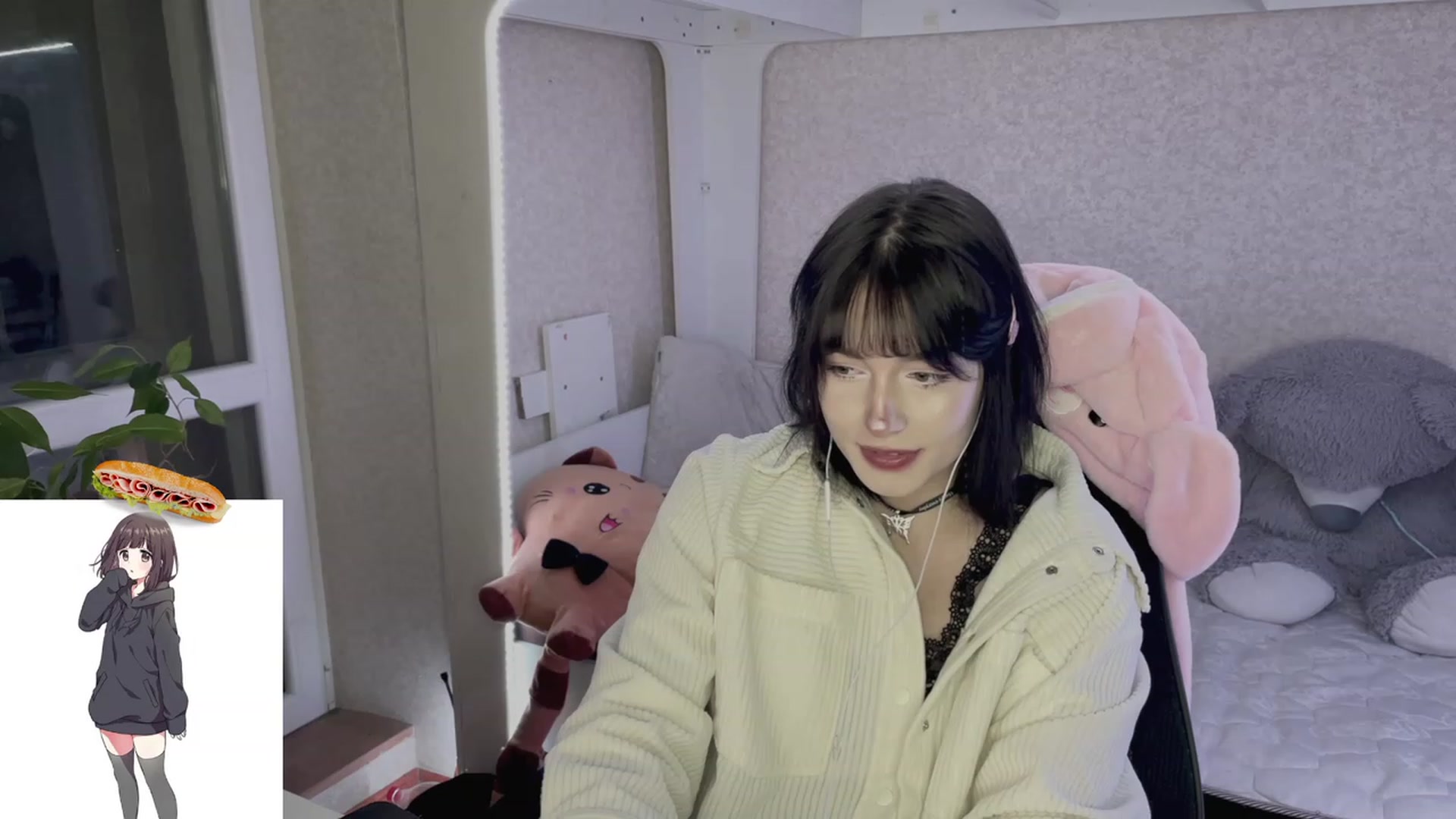 Gallery image thumbnail from Licorice_Alia's myfreecams stream on, 04/24/2023, 24:36 image 3 of 20