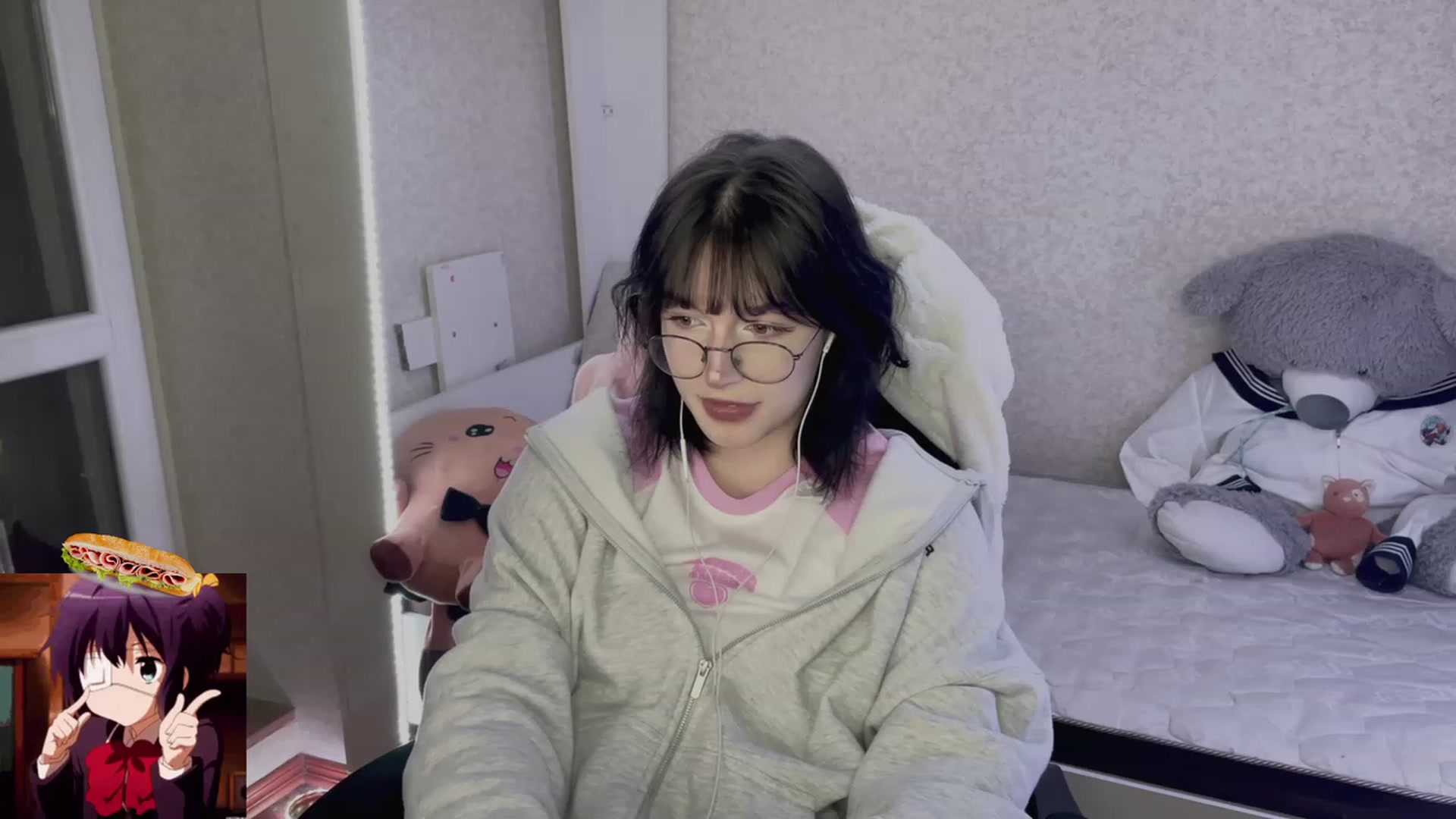 Gallery image thumbnail from Licorice_Alia's myfreecams stream on, 05/06/2023, 24:42 image 3 of 20