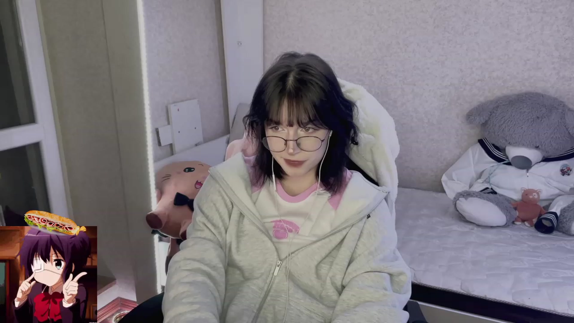 Gallery image thumbnail from Licorice_Alia's myfreecams stream on, 05/06/2023, 24:42 image 11 of 20